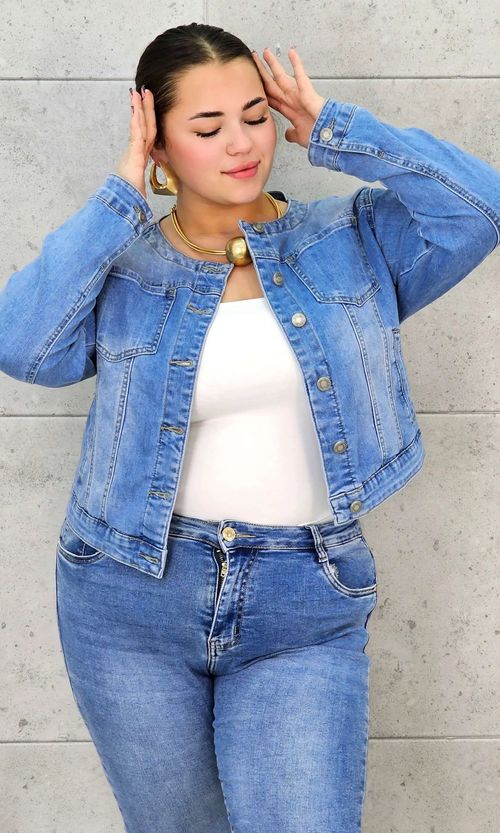 Kurtka jeansowa plus size z klasycznym krojem – Stylowa, lekka i uniwersalna Stylowa XL