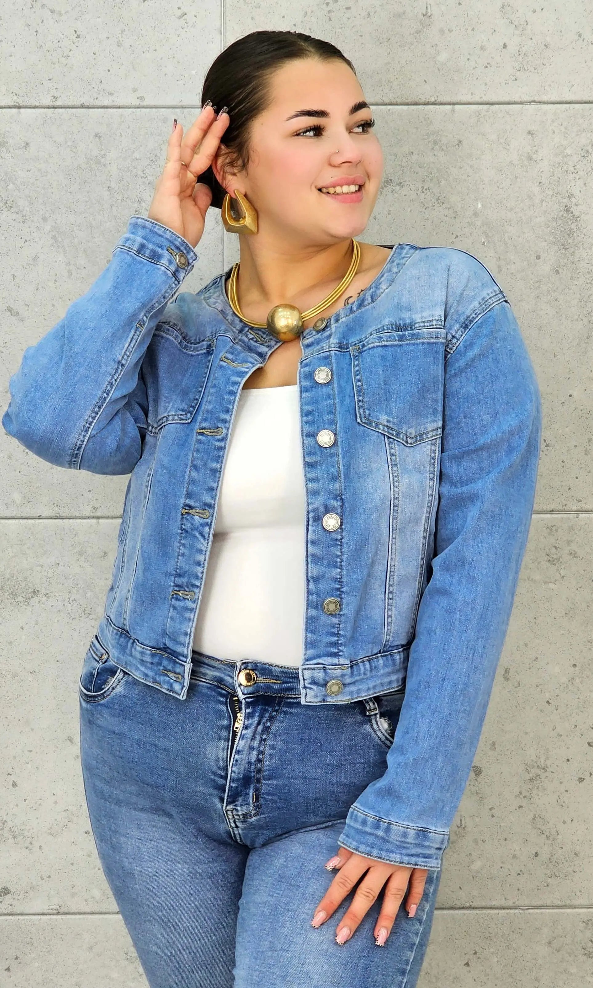 Kurtka jeansowa plus size z klasycznym krojem – Stylowa, lekka i uniwersalna Stylowa XL