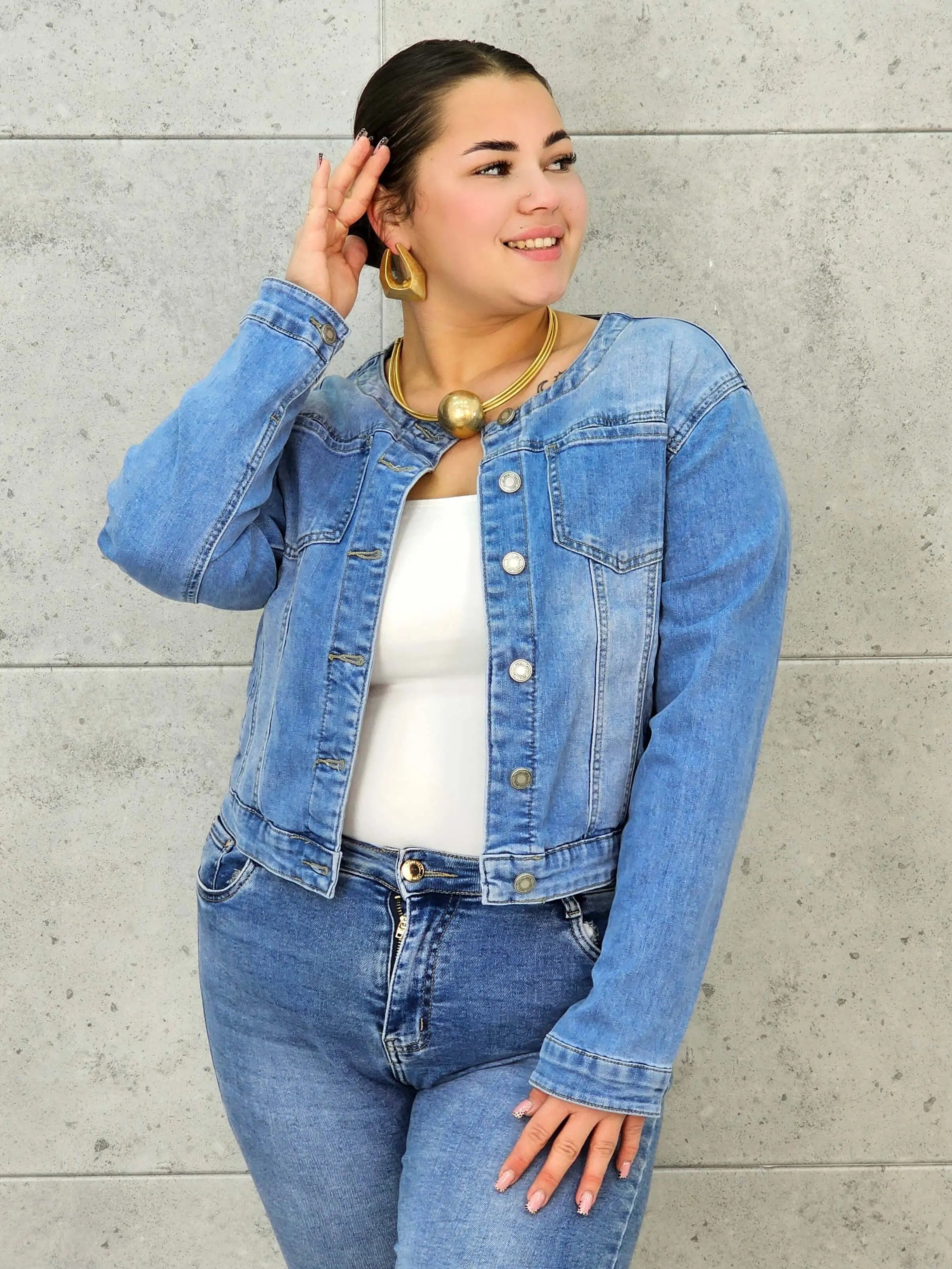 Kurtka jeansowa plus size z klasycznym krojem – Stylowa, lekka i uniwersalna Stylowa XL