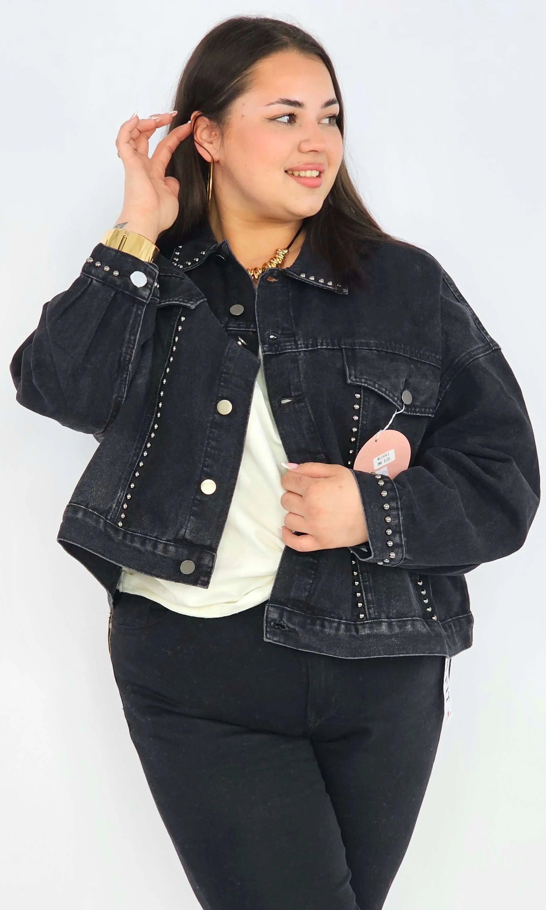 Kurtka plus size XXL z ćwiekami – czarna, modna i wyrazista Stylowa XL