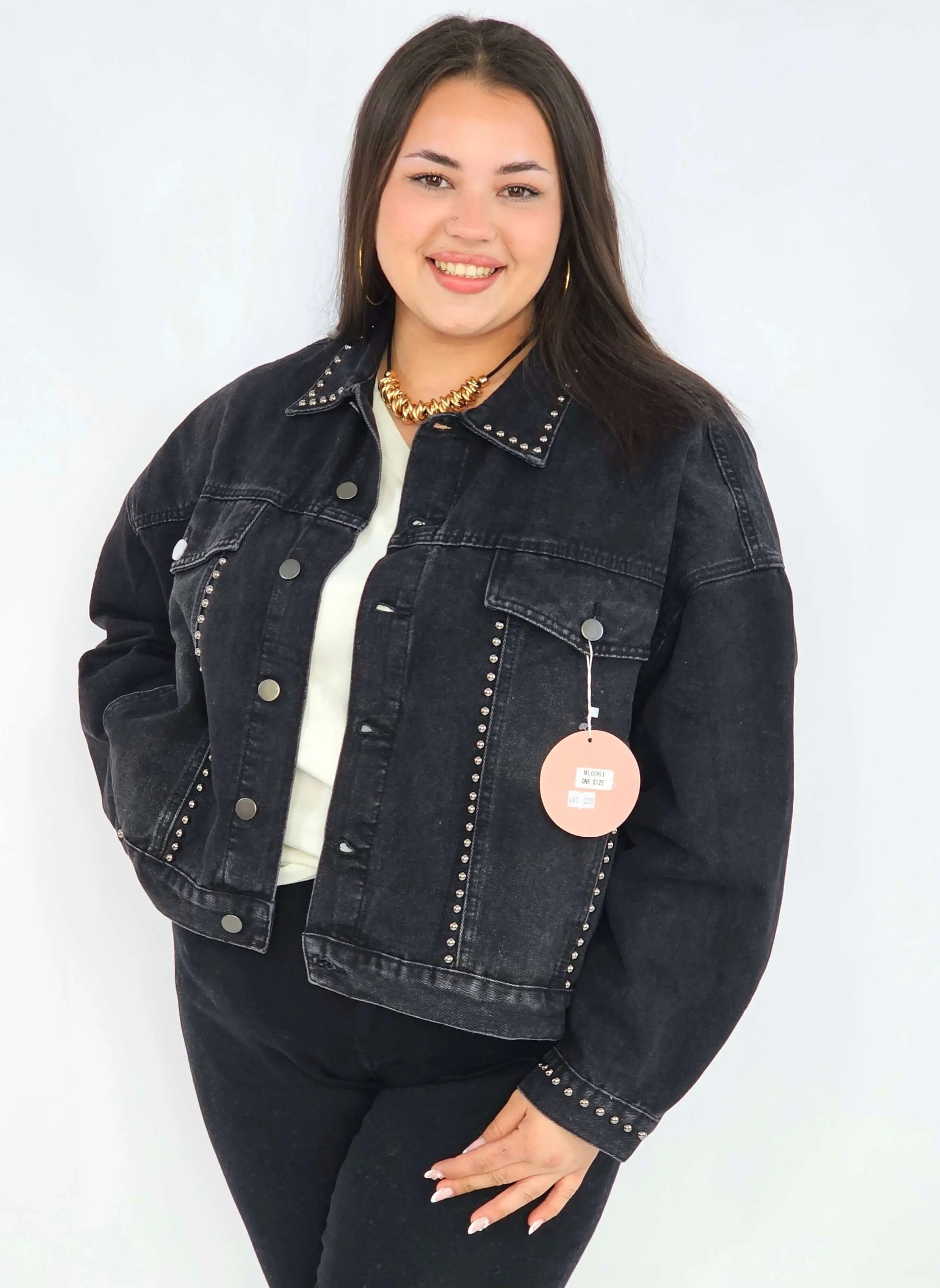 Kurtka plus size XXL z ćwiekami – czarna, modna i wyrazista Stylowa XL