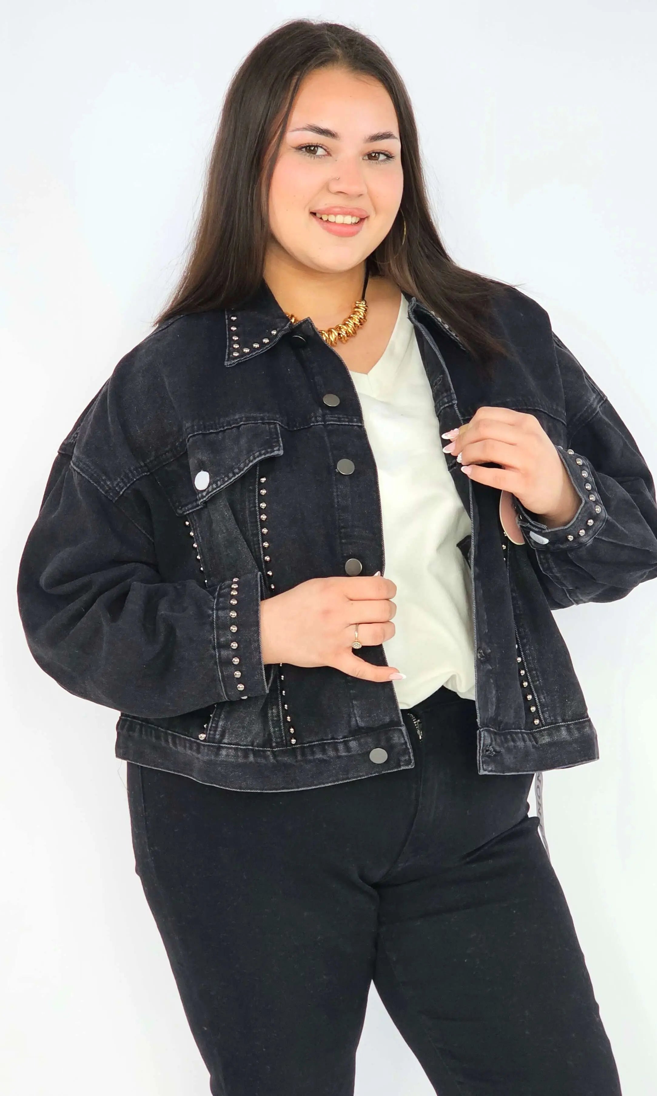 Kurtka plus size XXL z ćwiekami – czarna, modna i wyrazista Stylowa XL