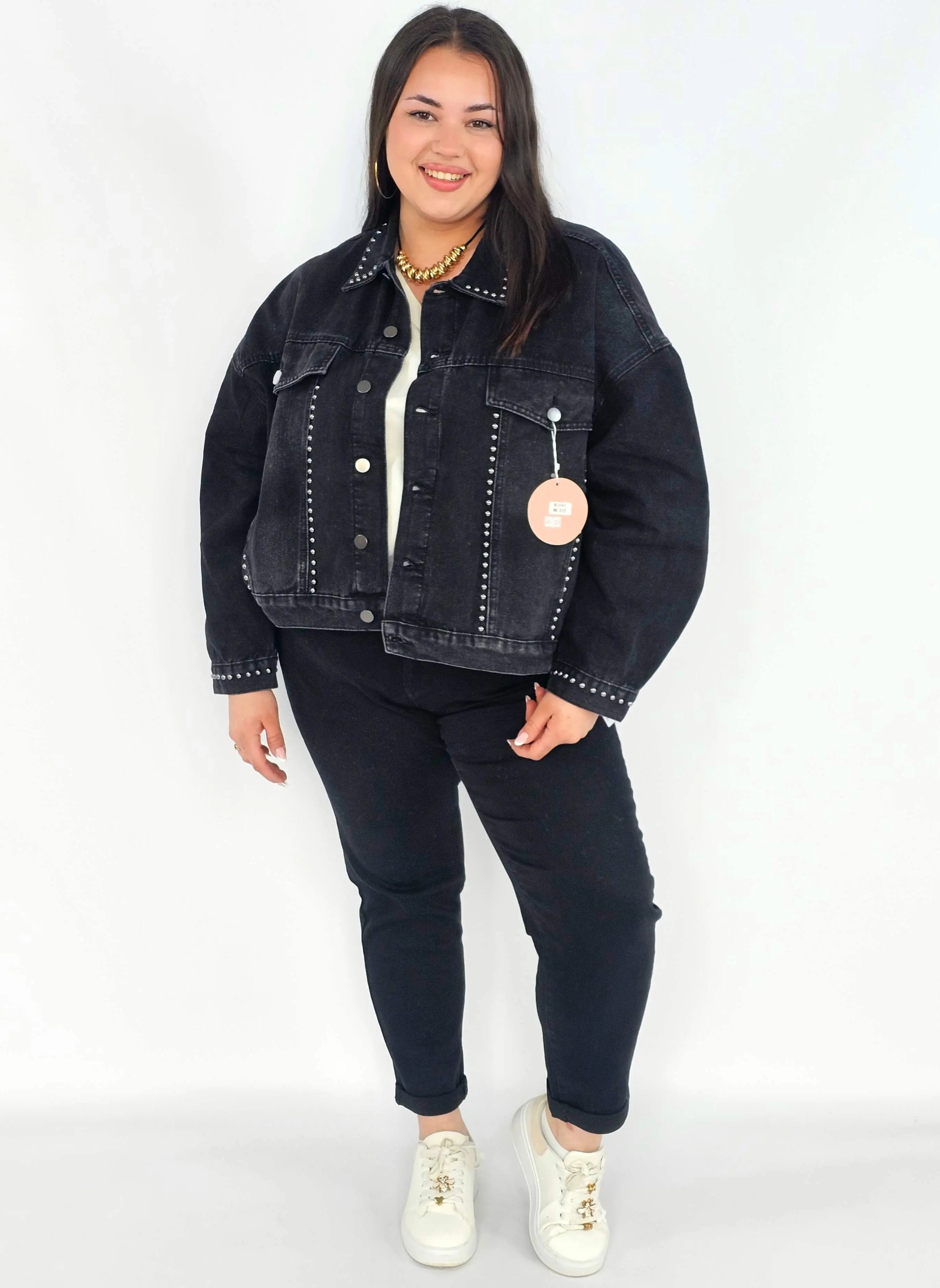 Kurtka plus size XXL z ćwiekami – czarna, modna i wyrazista Stylowa XL