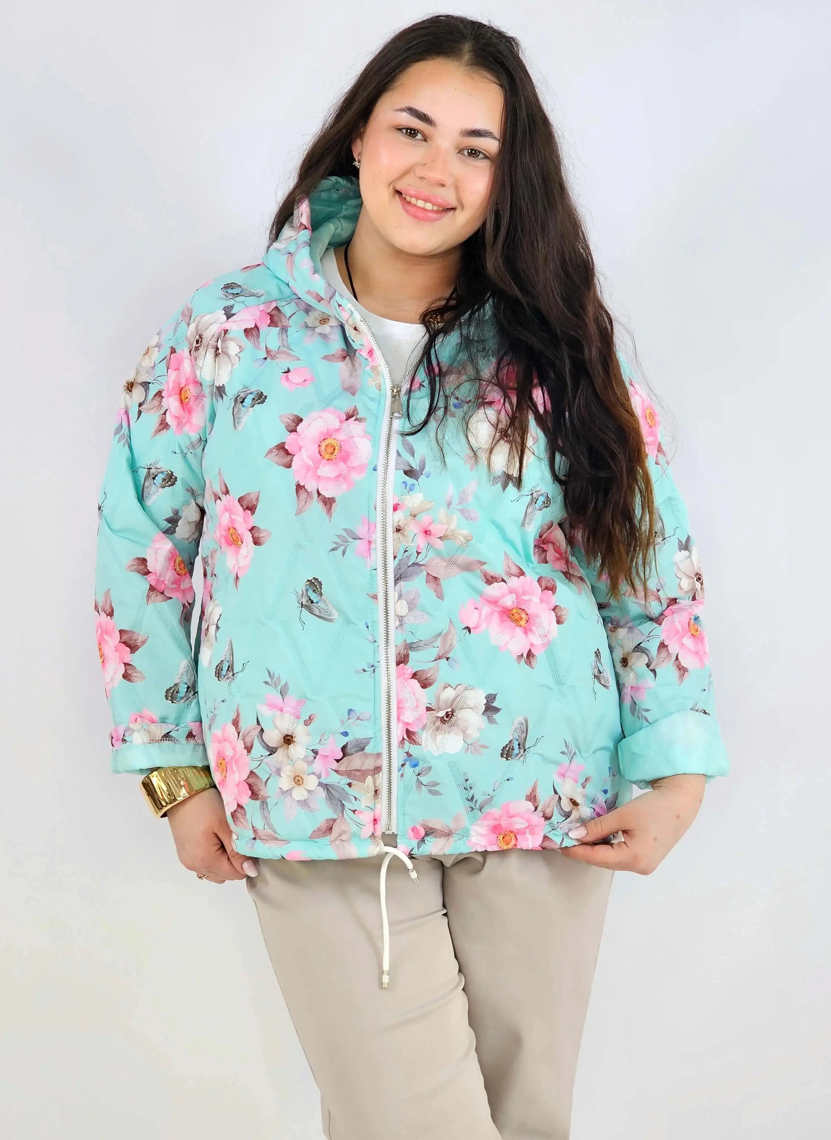 Kurtka plus size – krótka pikowana kurtka XXL na zamek z florystycznym nadrukiem Stylowa XL