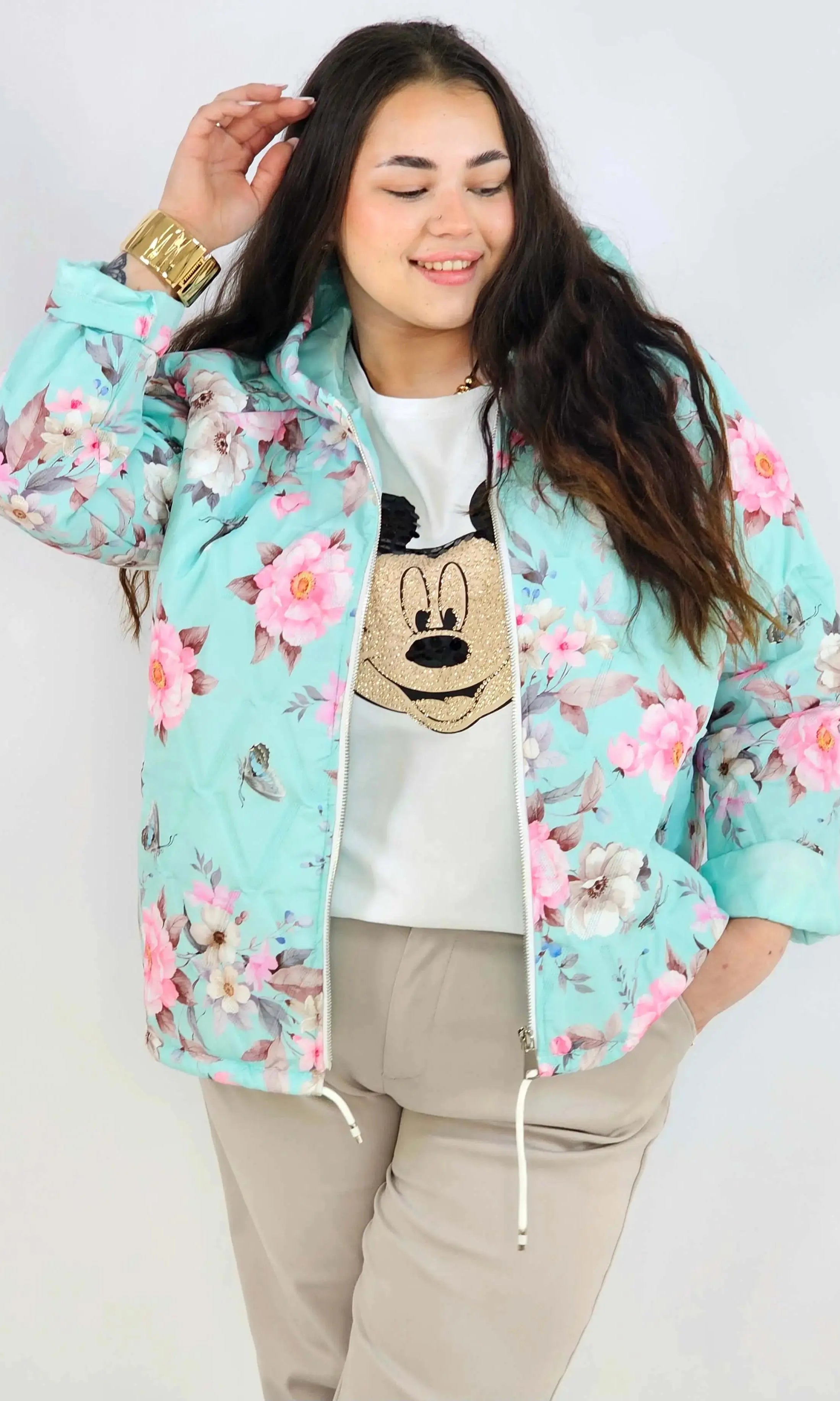 Kurtka plus size – krótka pikowana kurtka XXL na zamek z florystycznym nadrukiem Stylowa XL