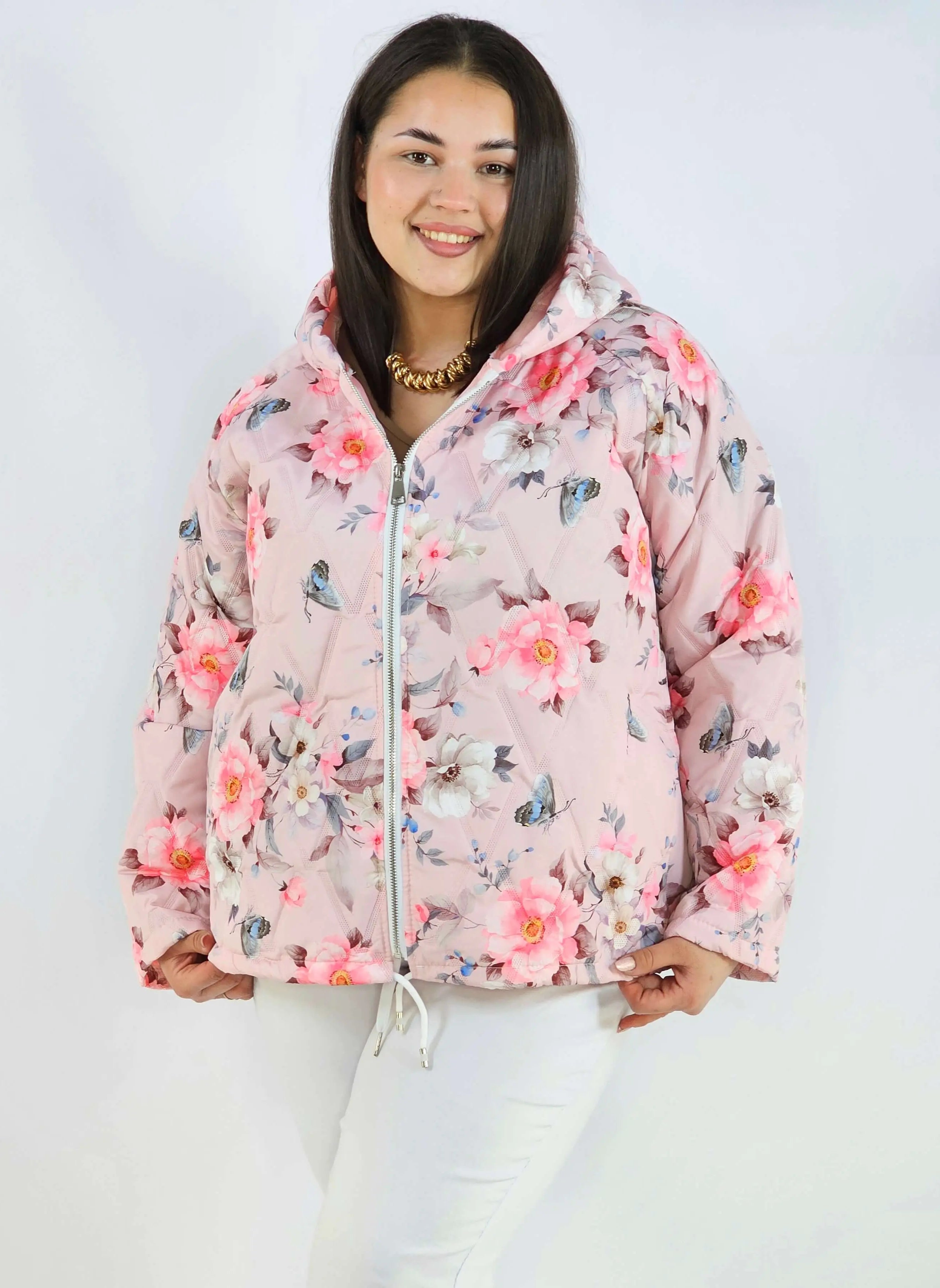 Kurtka plus size – krótka pikowana kurtka XXL na zamek z florystycznym nadrukiem Stylowa XL