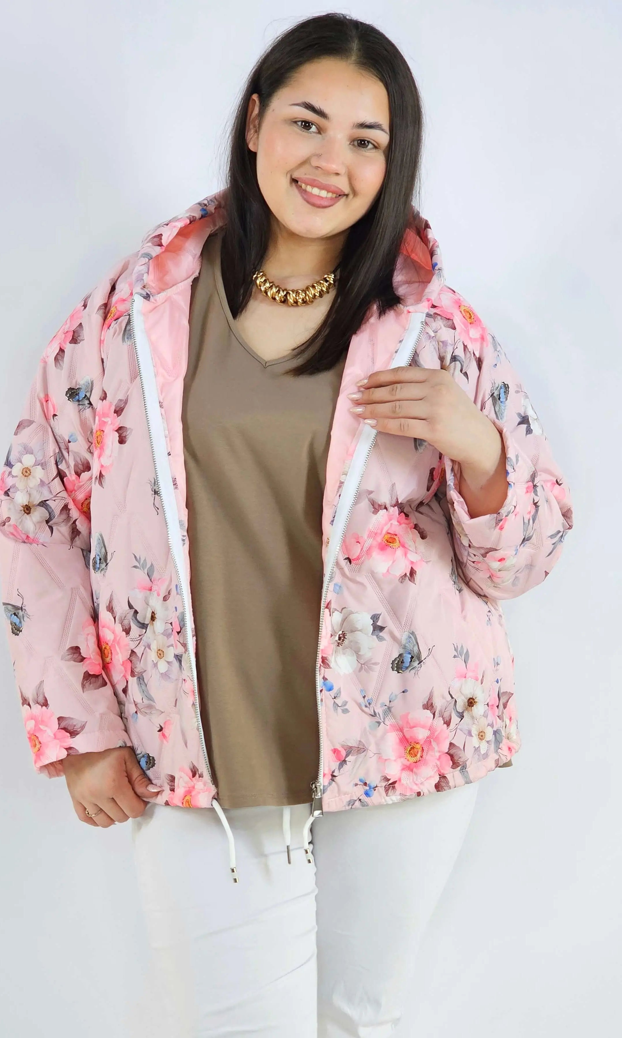 Kurtka plus size – krótka pikowana kurtka XXL na zamek z florystycznym nadrukiem Stylowa XL