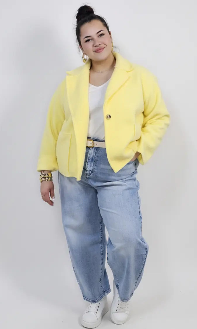 Kurtka plus size o krótkim kroju z kołnierzem i kieszeniami Stylowa XL