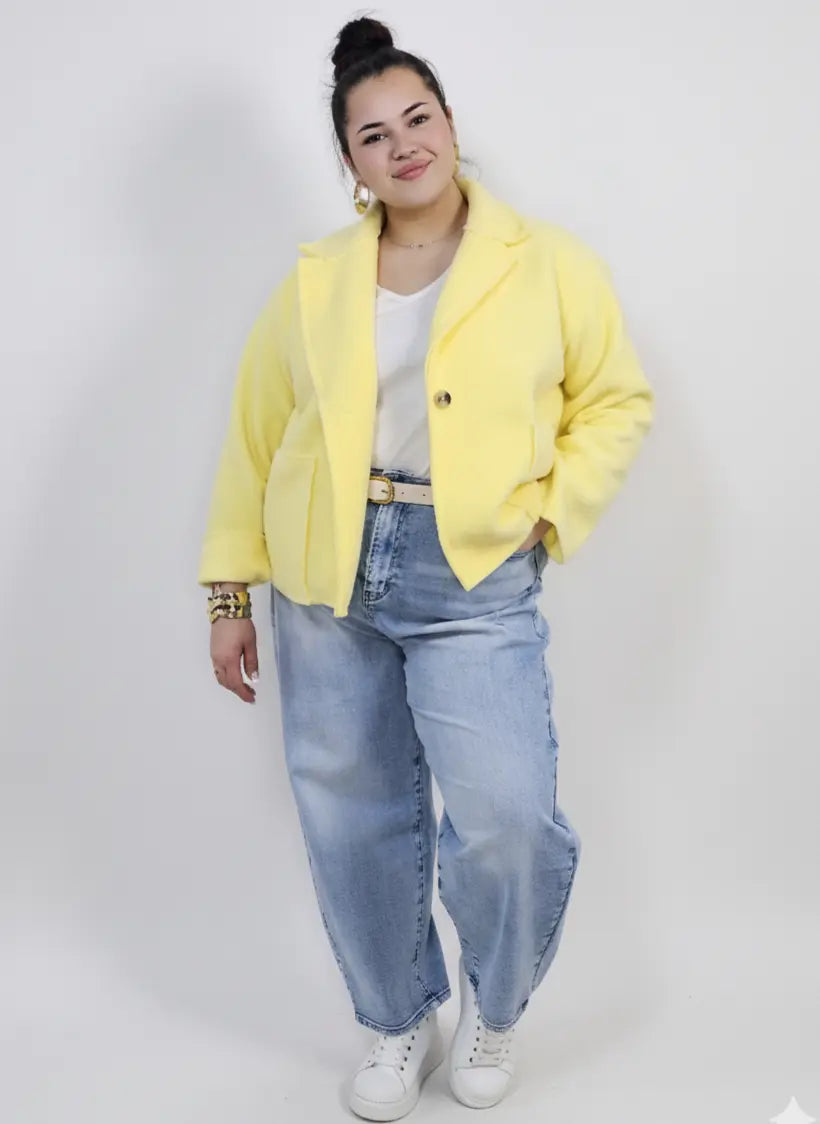 Kurtka plus size o krótkim kroju z kołnierzem i kieszeniami Stylowa XL