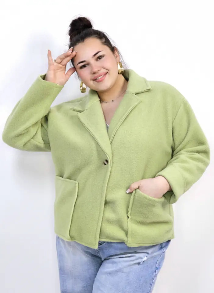 Kurtka plus size o krótkim kroju z kołnierzem i kieszeniami Stylowa XL