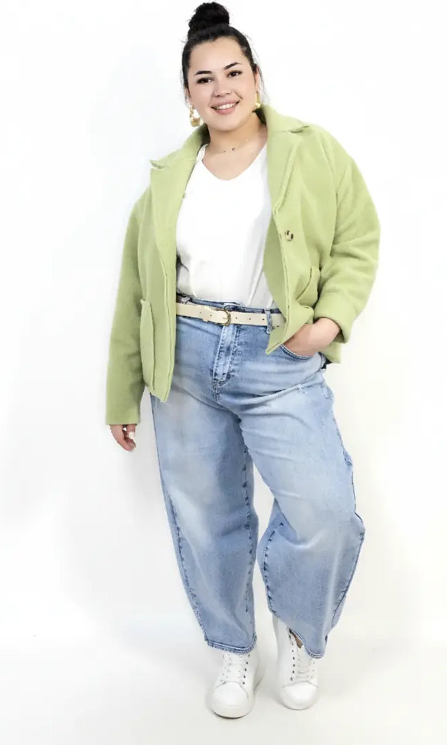 Kurtka plus size o krótkim kroju z kołnierzem i kieszeniami Stylowa XL