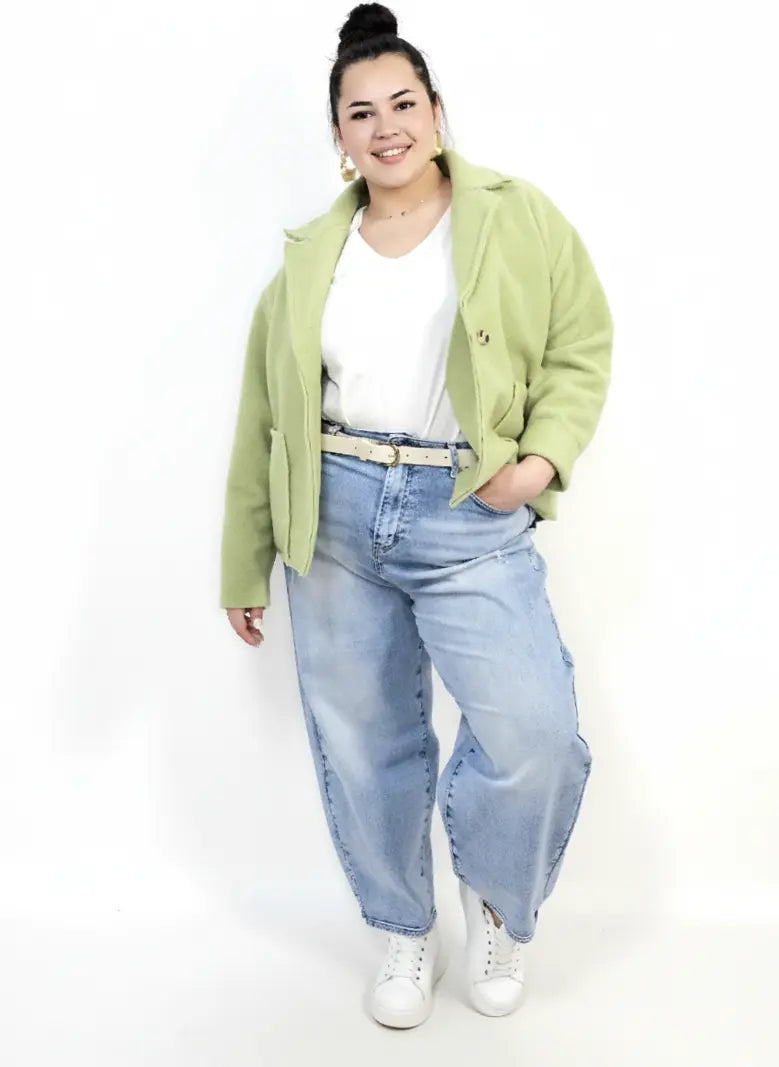 Kurtka plus size o krótkim kroju z kołnierzem i kieszeniami Stylowa XL