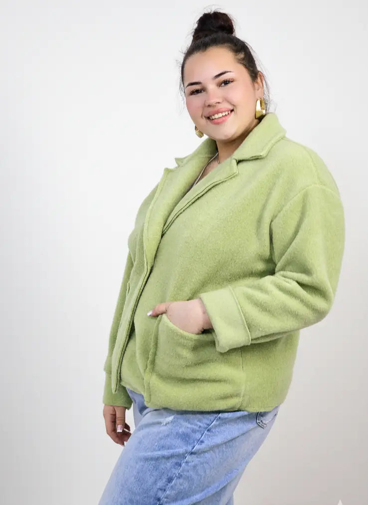 Kurtka plus size o krótkim kroju z kołnierzem i kieszeniami Stylowa XL