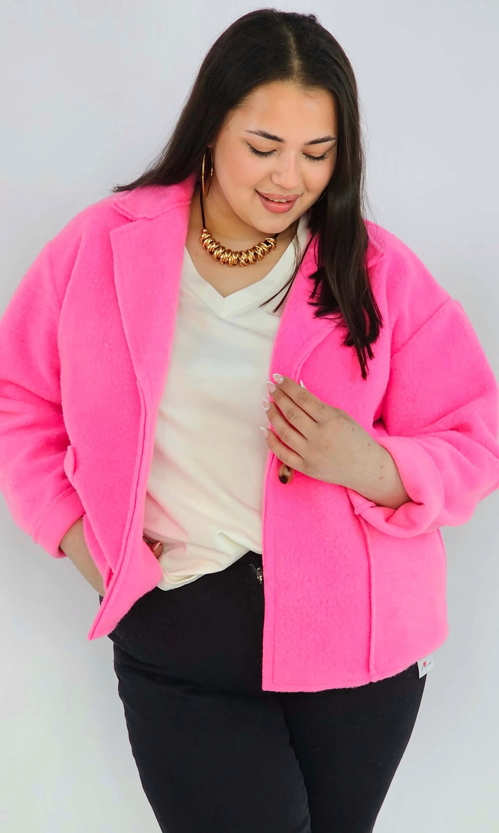 Kurtka plus size o krótkim kroju z kołnierzem i kieszeniami Stylowa XL