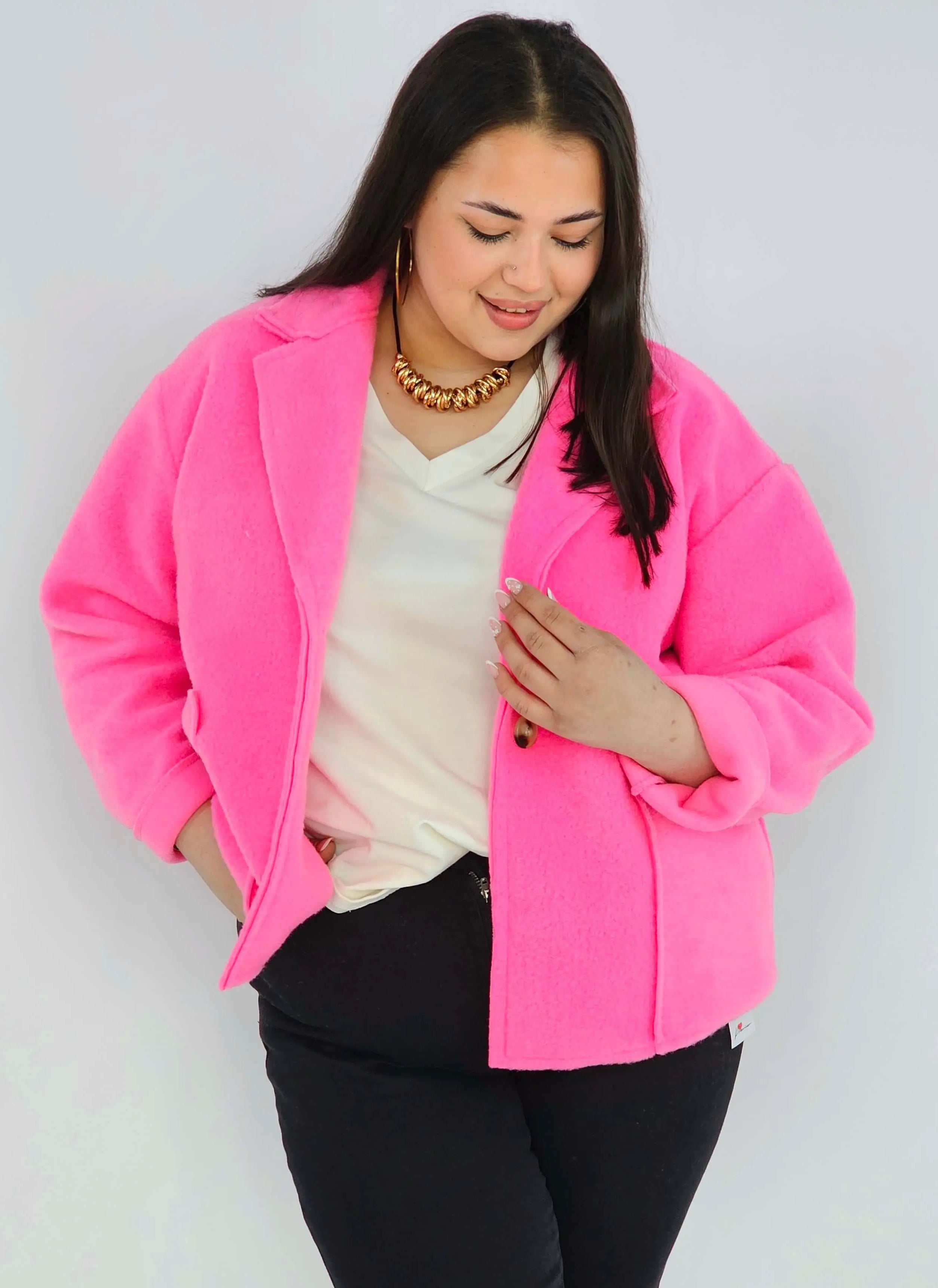 Kurtka plus size o krótkim kroju z kołnierzem i kieszeniami Stylowa XL