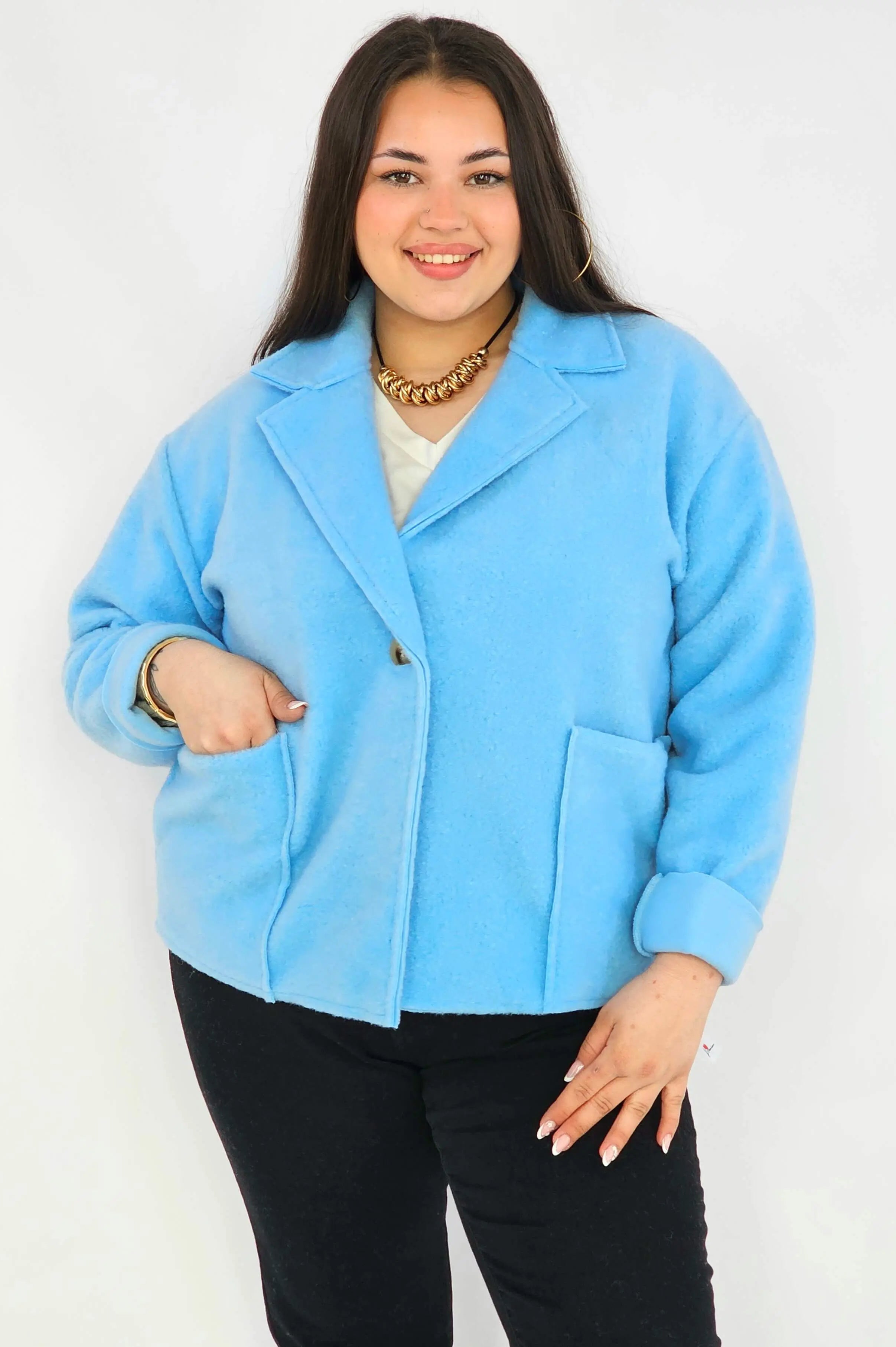 Kurtka plus size o krótkim kroju z kołnierzem i kieszeniami Stylowa XL