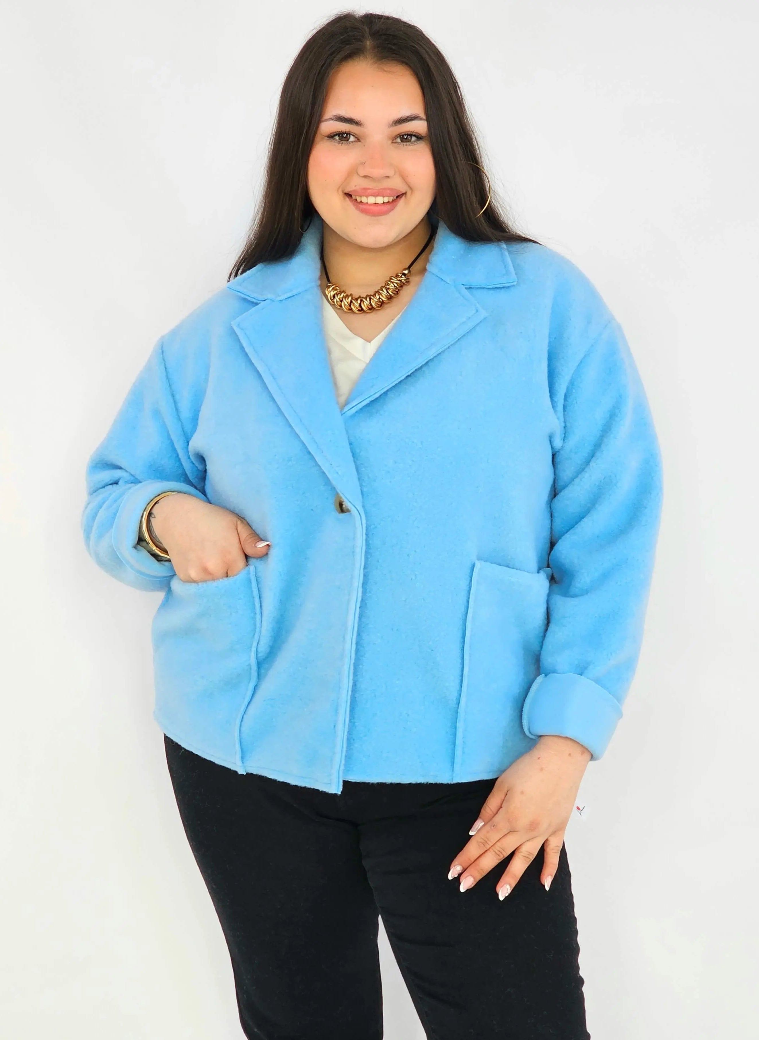 Kurtka plus size o krótkim kroju z kołnierzem i kieszeniami Stylowa XL