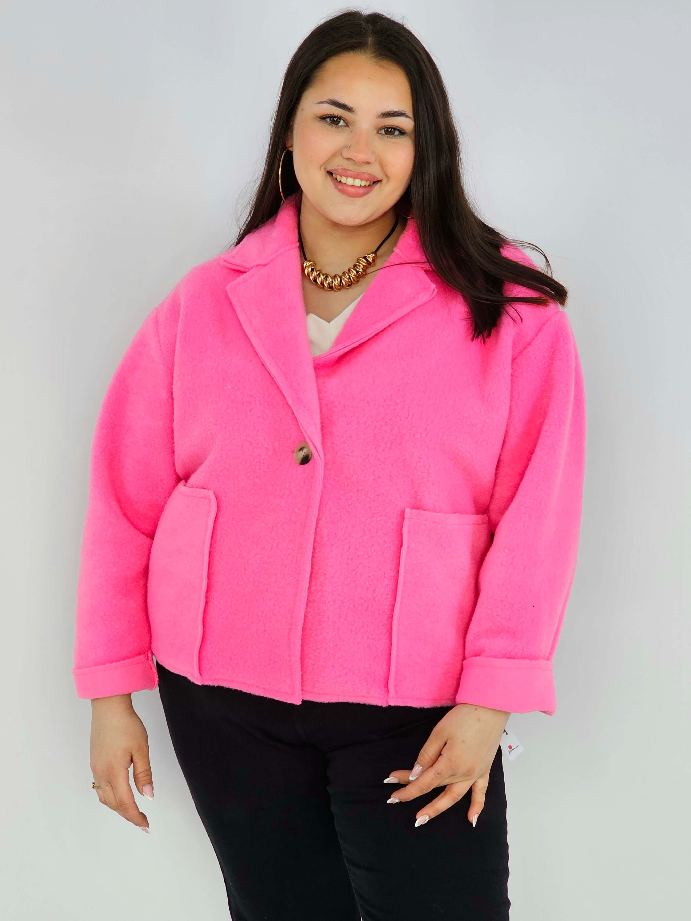 Kurtka plus size o krótkim kroju z kołnierzem i kieszeniami Stylowa XL