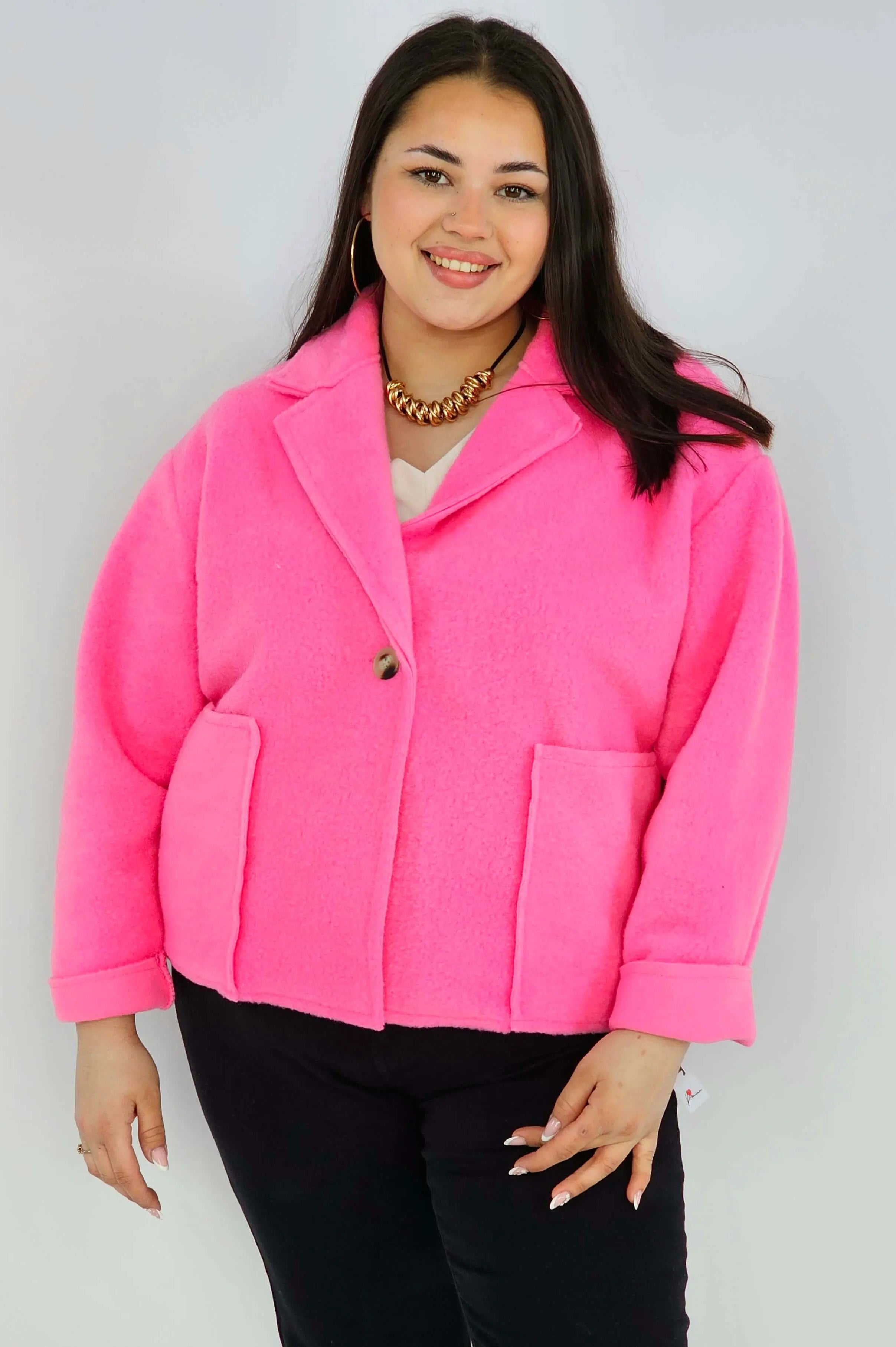 Kurtka plus size o krótkim kroju z kołnierzem i kieszeniami Stylowa XL