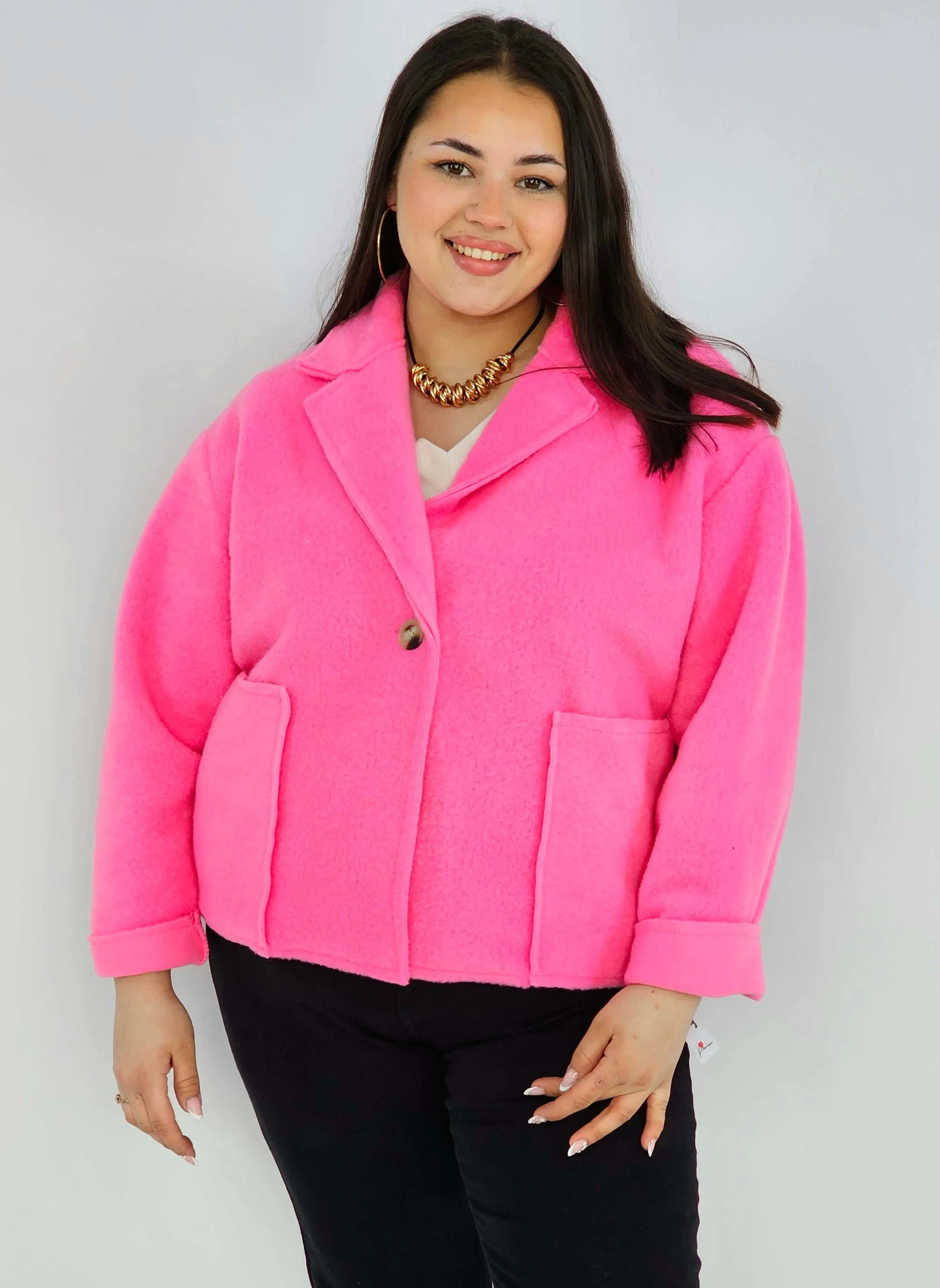 Kurtka plus size o krótkim kroju z kołnierzem i kieszeniami Stylowa XL
