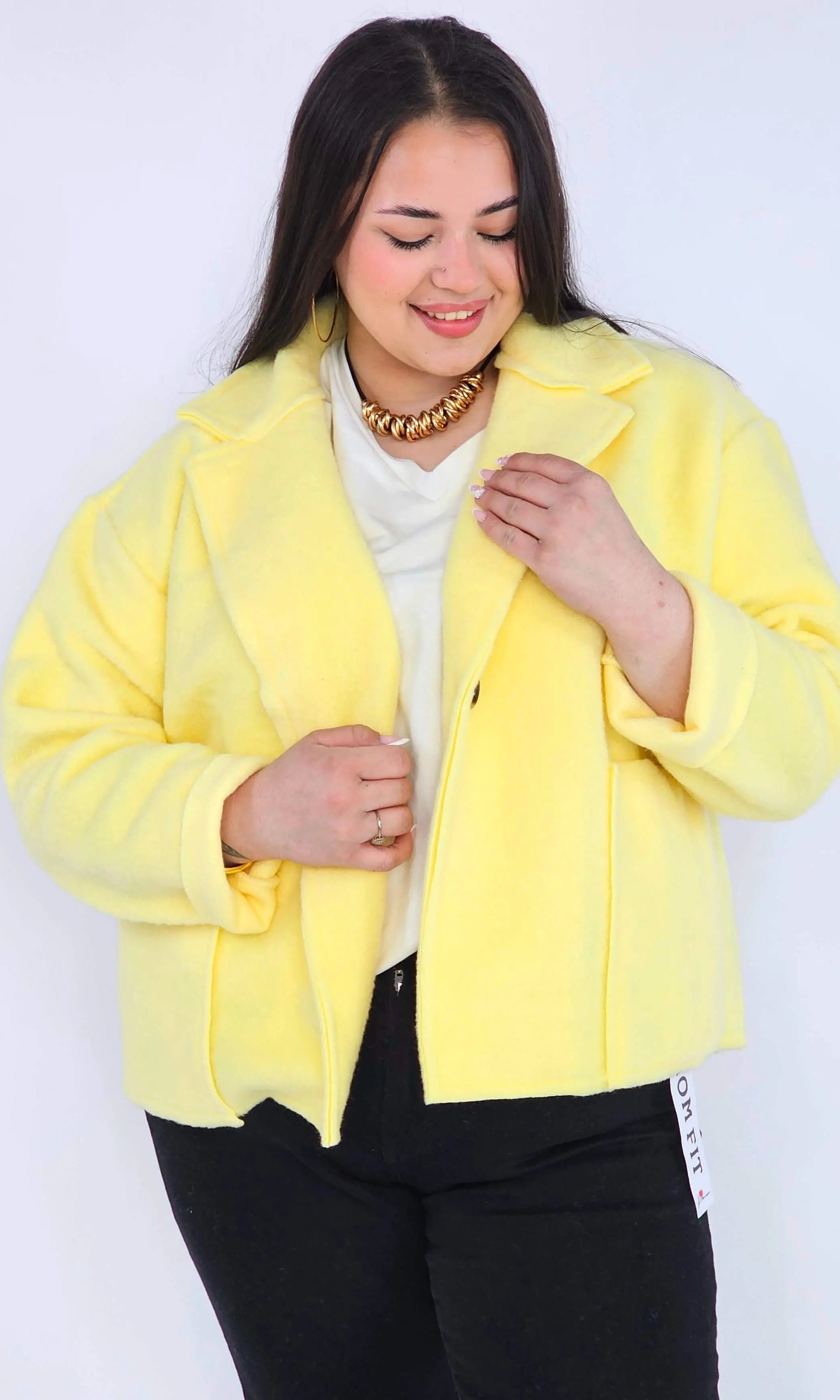 Kurtka plus size o krótkim kroju z kołnierzem i kieszeniami Stylowa XL