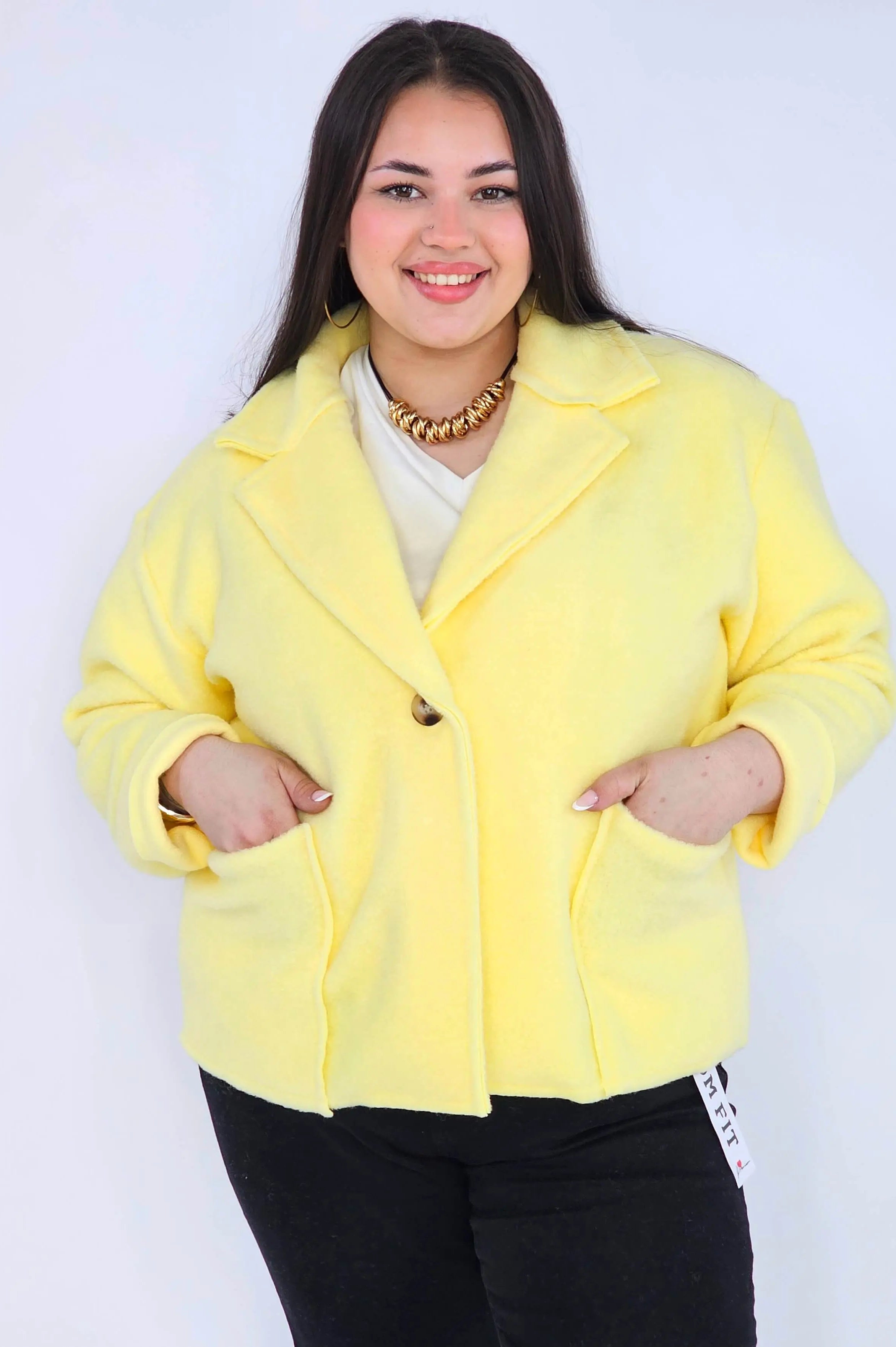 Kurtka plus size o krótkim kroju z kołnierzem i kieszeniami Stylowa XL