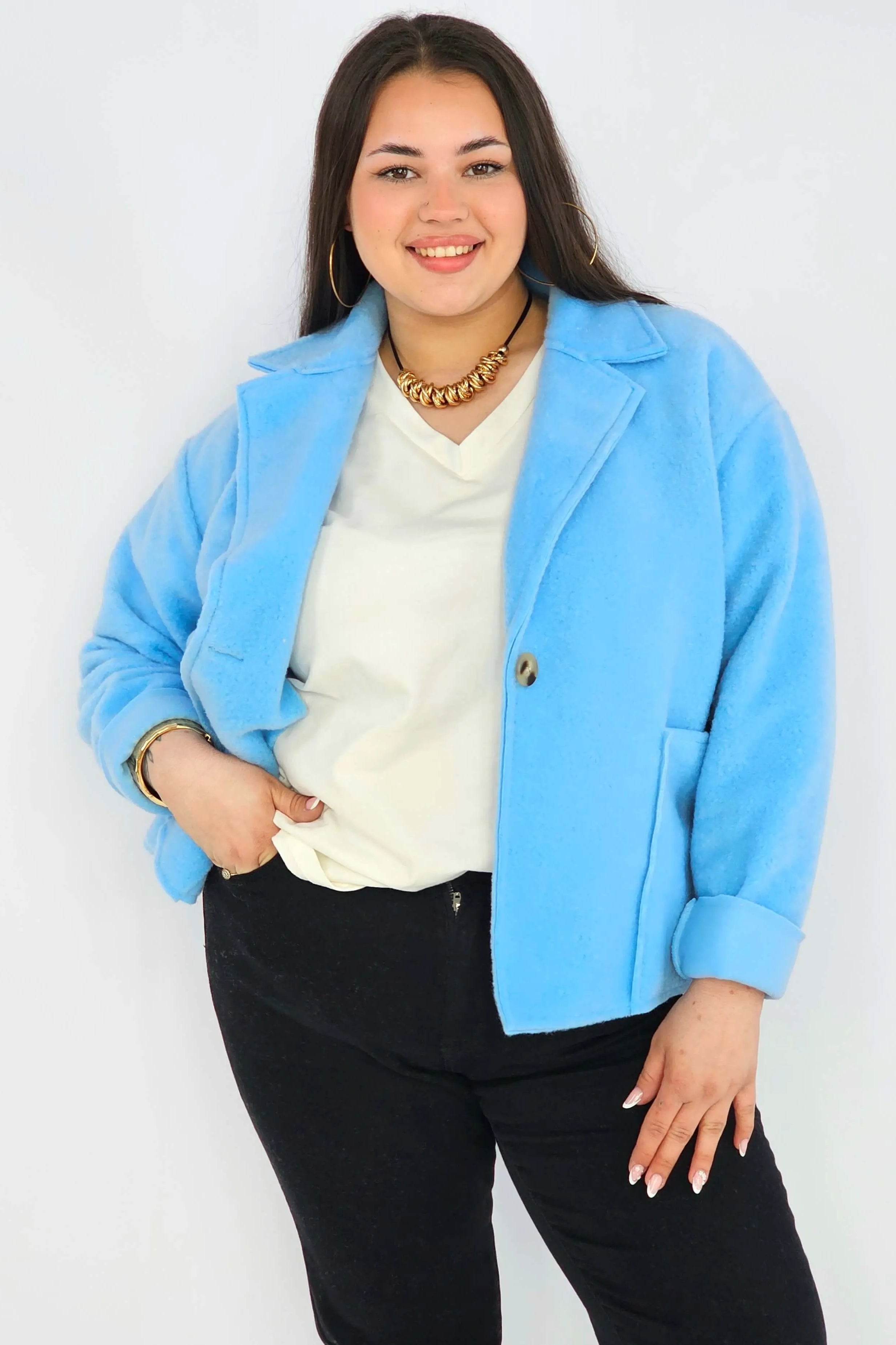 Kurtka plus size o krótkim kroju z kołnierzem i kieszeniami Stylowa XL
