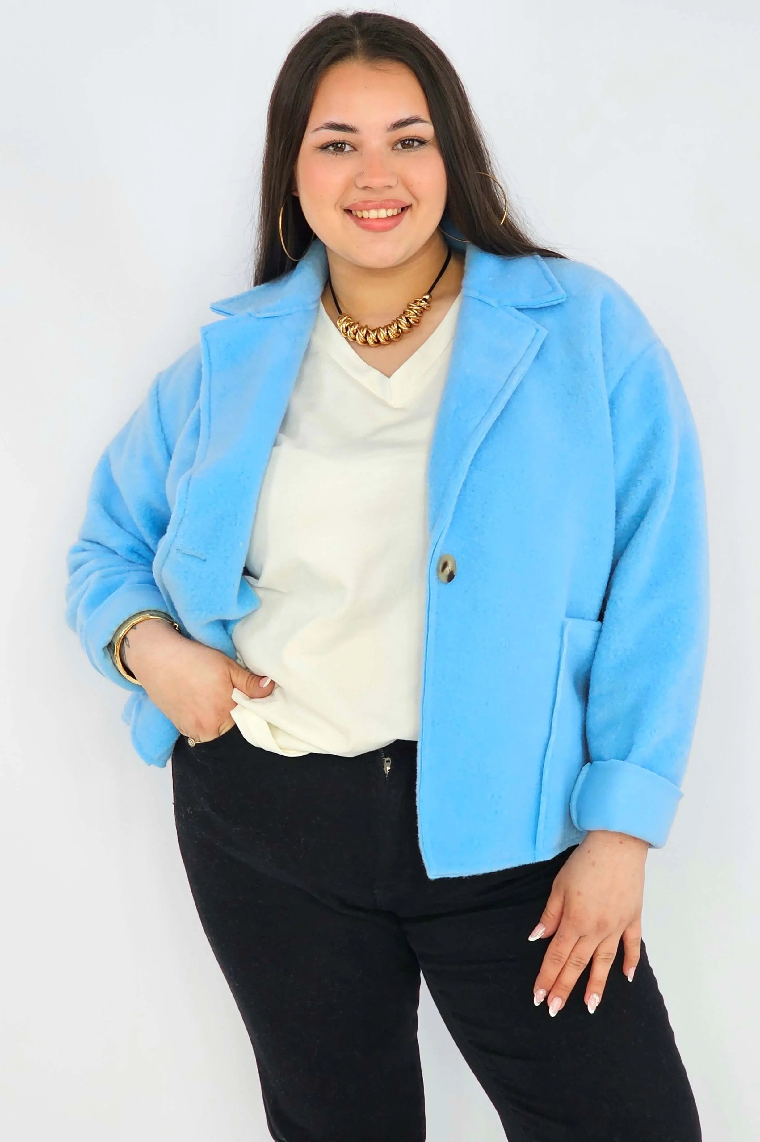 Kurtka plus size o krótkim kroju z kołnierzem i kieszeniami Stylowa XL