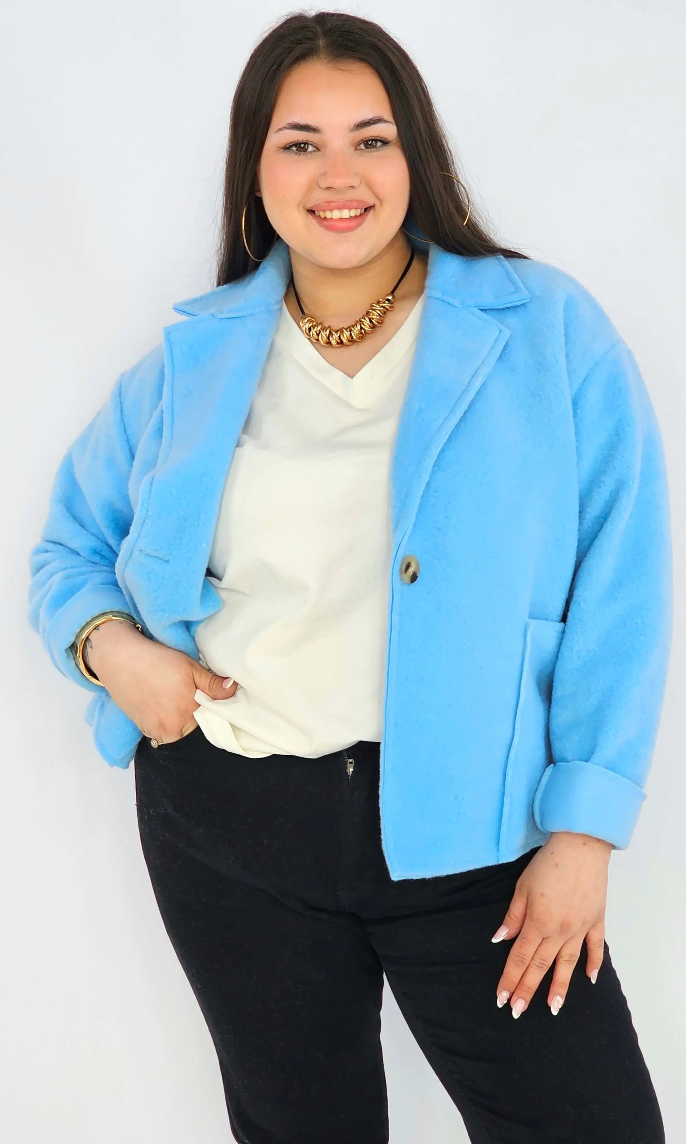 Kurtka plus size o krótkim kroju z kołnierzem i kieszeniami Stylowa XL