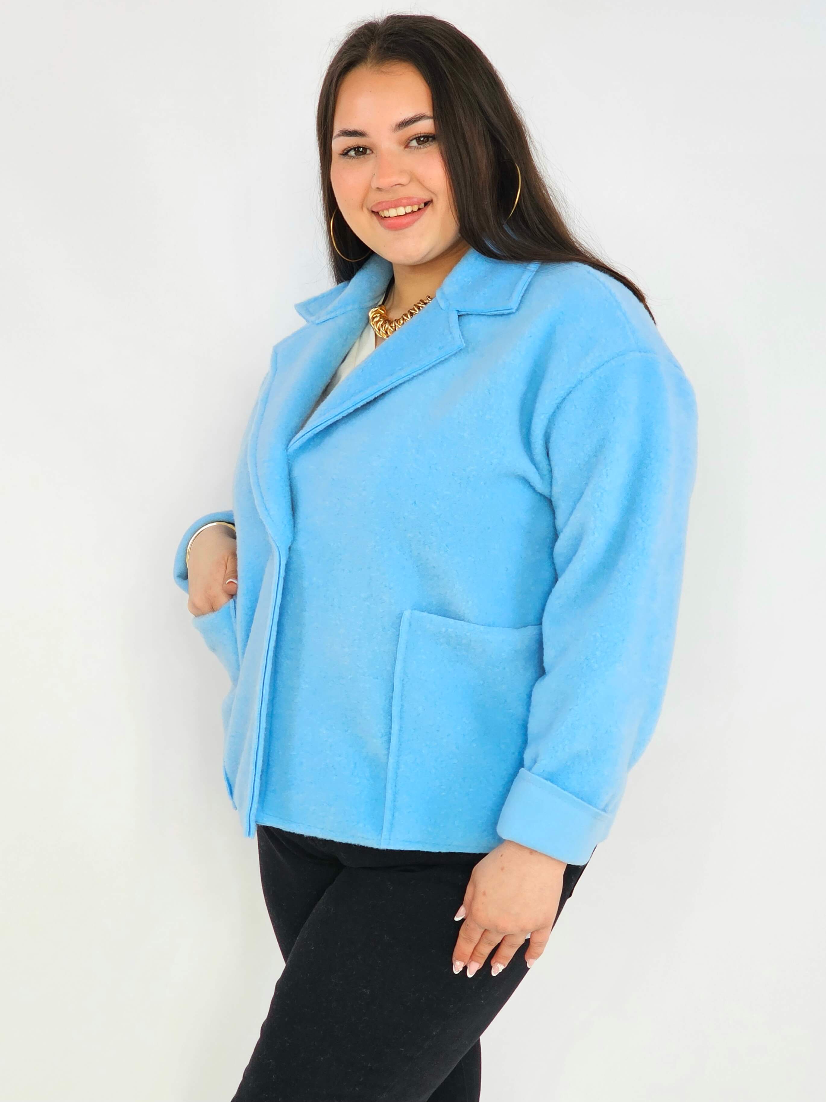 Kurtka plus size o krótkim kroju z kołnierzem i kieszeniami Stylowa XL