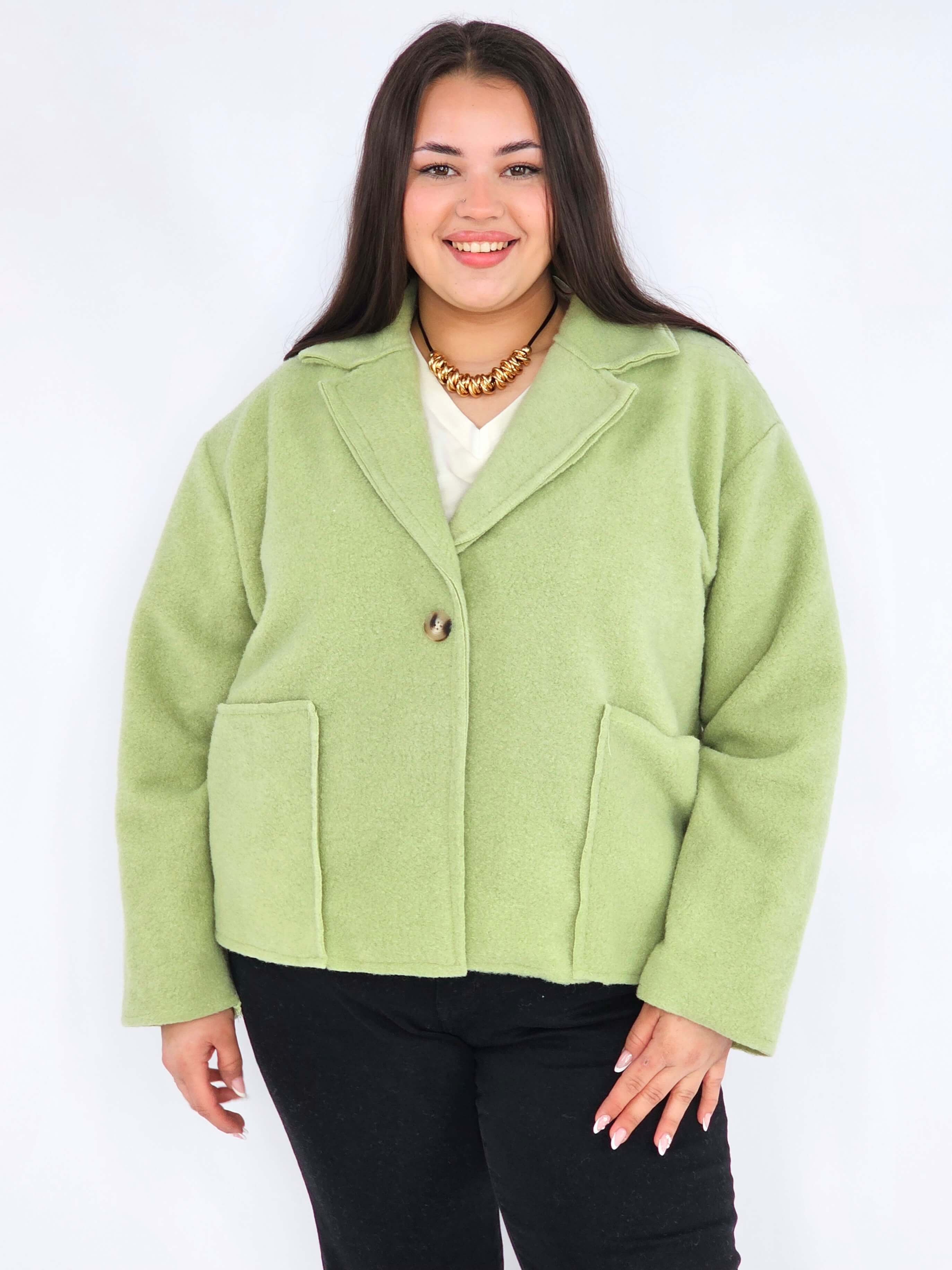 Kurtka plus size o krótkim kroju z kołnierzem i kieszeniami Stylowa XL