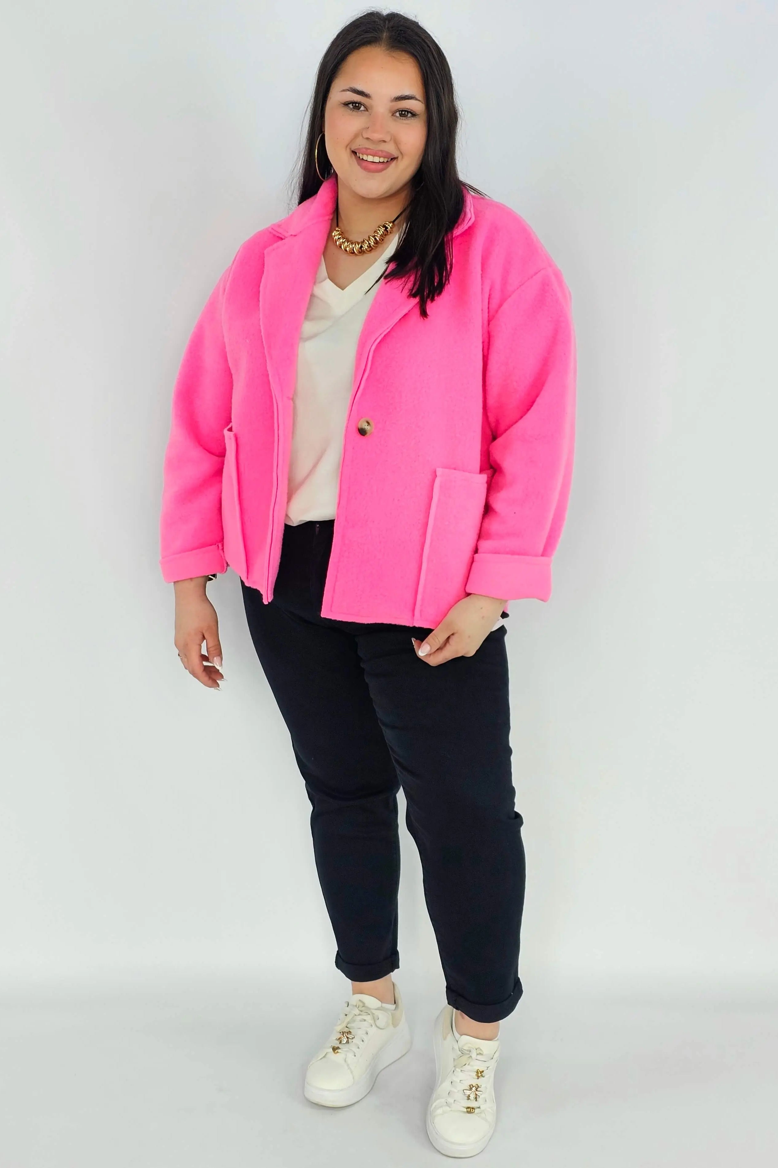 Kurtka plus size o krótkim kroju z kołnierzem i kieszeniami Stylowa XL