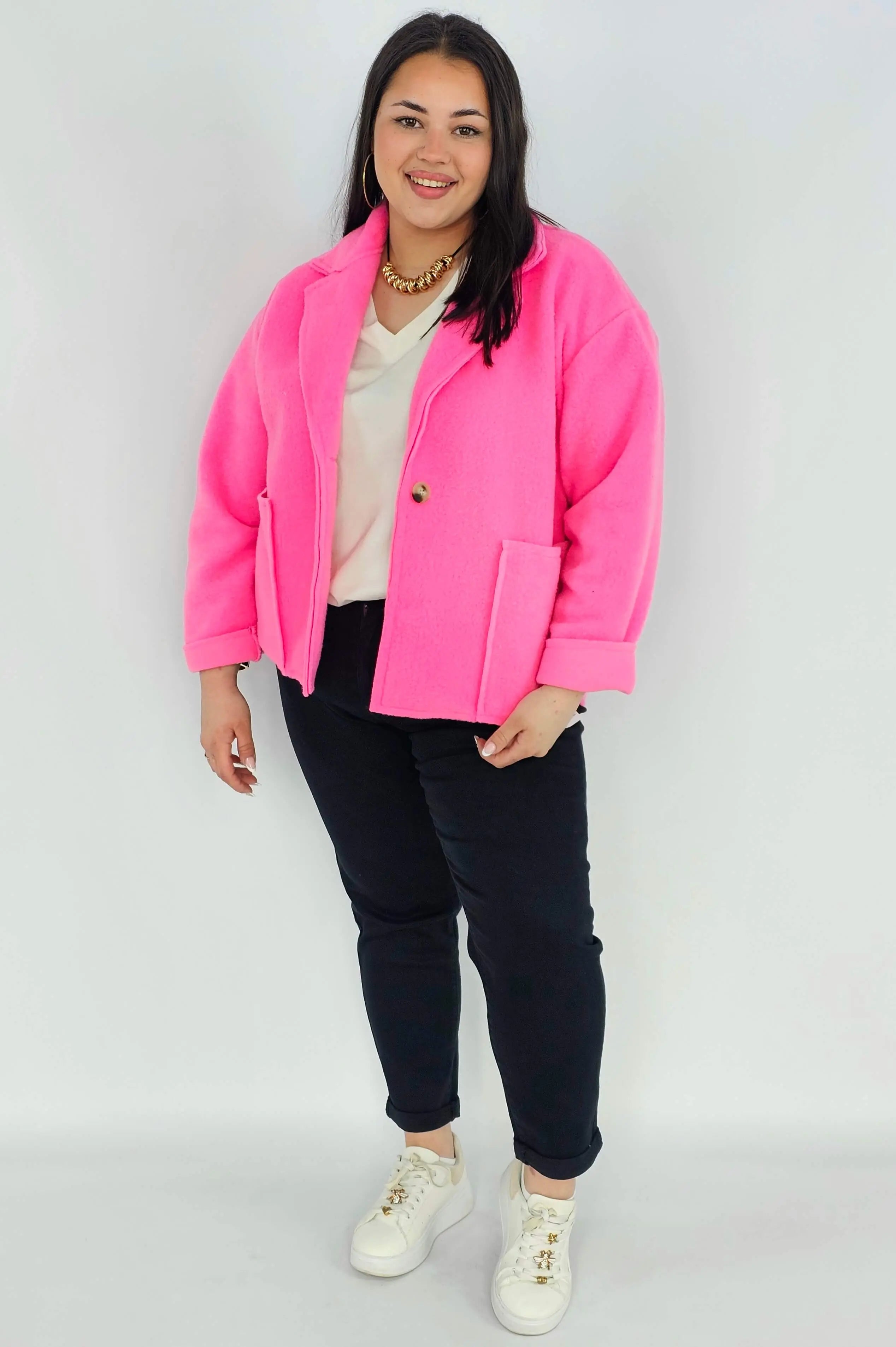 Kurtka plus size o krótkim kroju z kołnierzem i kieszeniami Stylowa XL