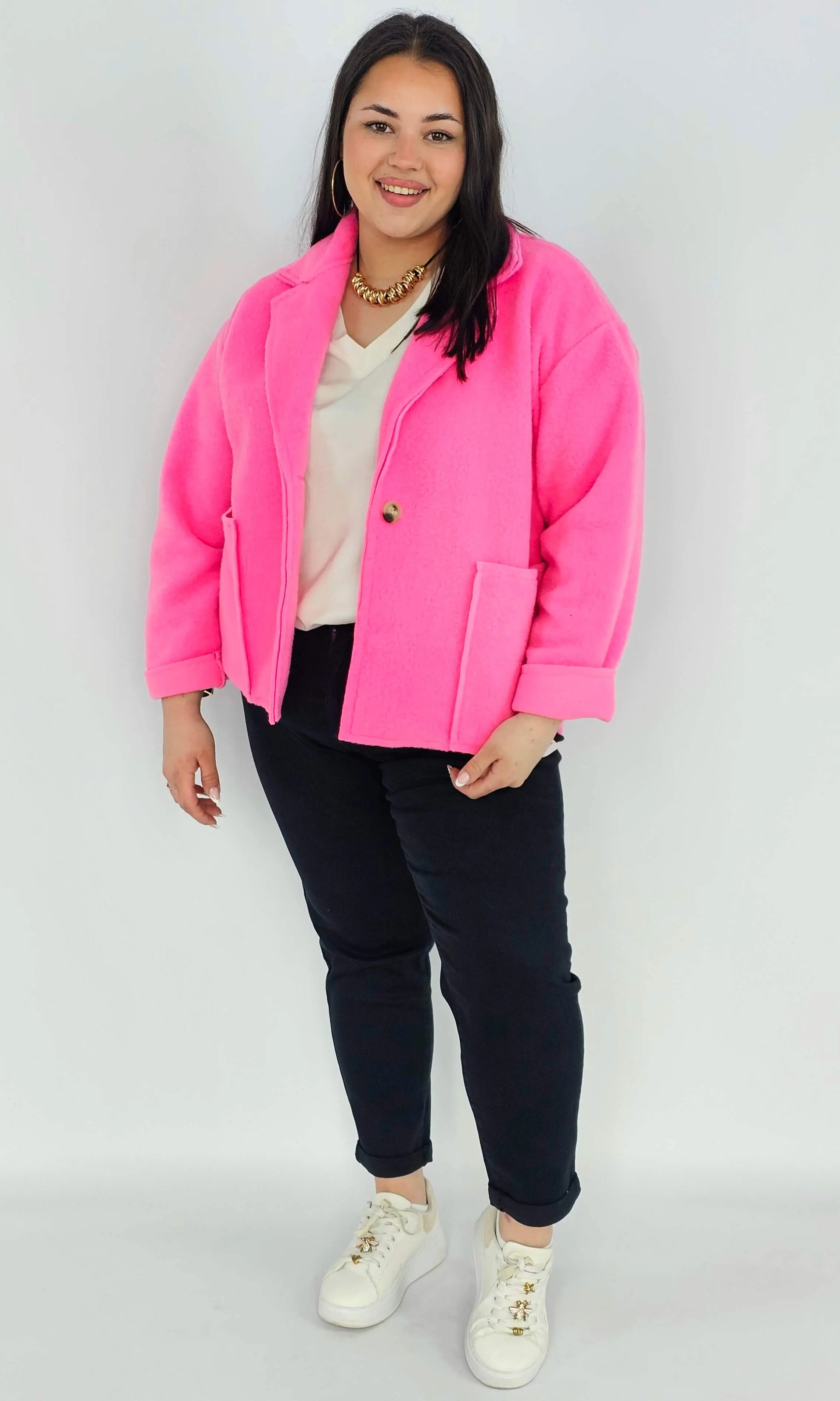 Kurtka plus size o krótkim kroju z kołnierzem i kieszeniami Stylowa XL