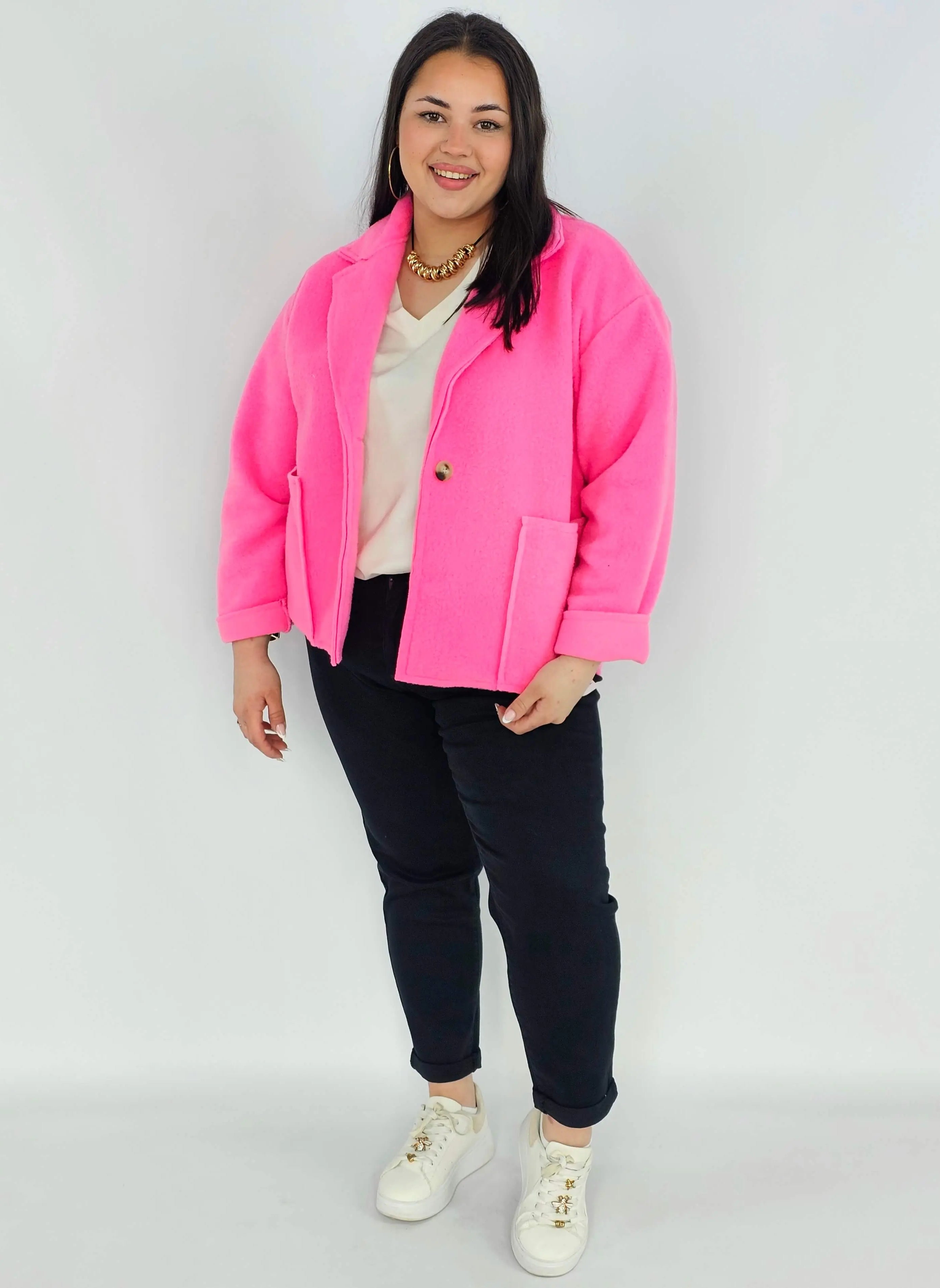 Kurtka plus size o krótkim kroju z kołnierzem i kieszeniami Stylowa XL