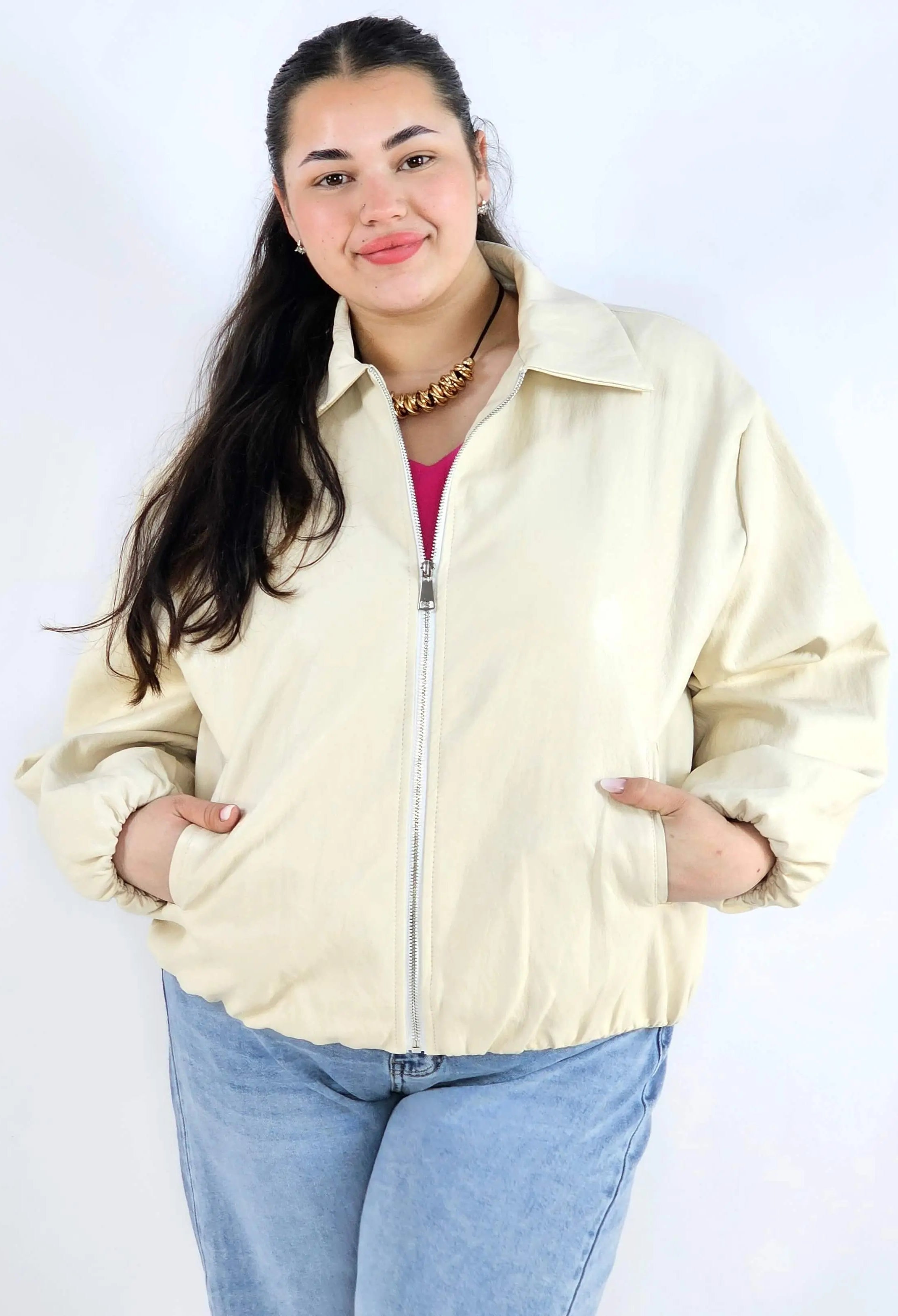 Kurtka plus size oversize z kołnierzem – miejska elegancja w nowoczesnym wydaniu Stylowa XL