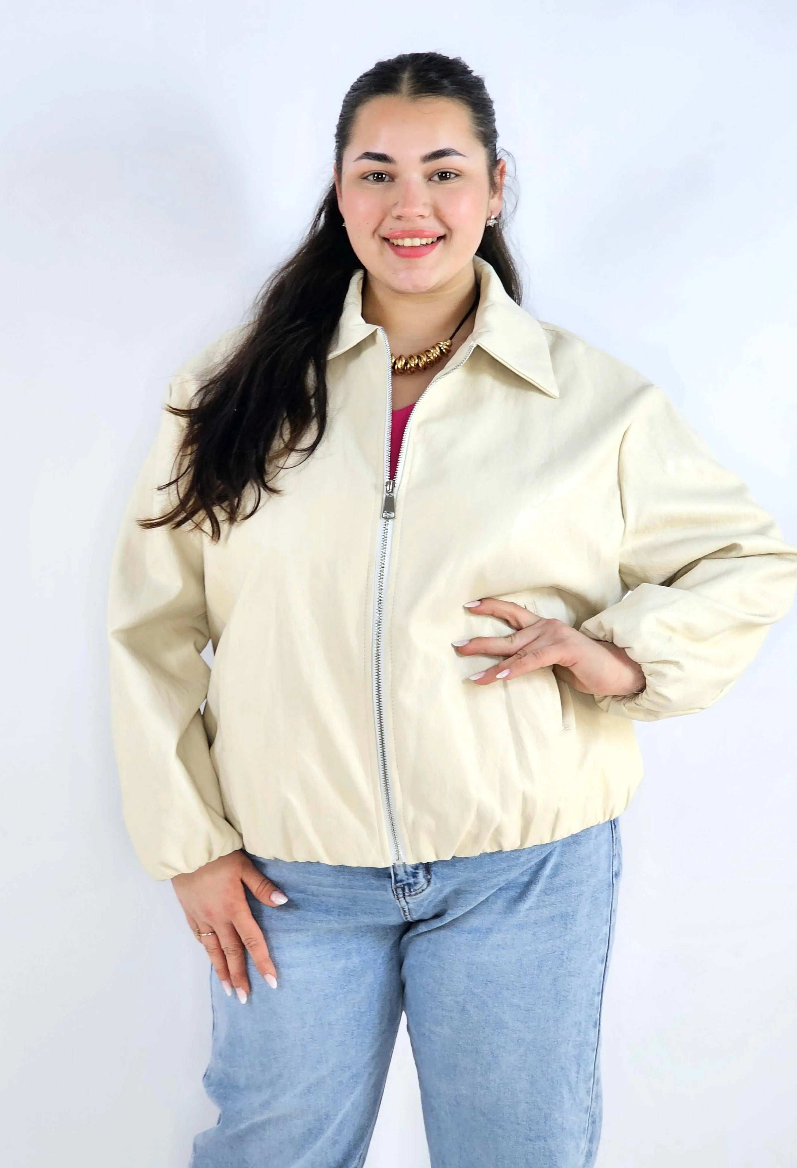 Kurtka plus size oversize z kołnierzem – miejska elegancja w nowoczesnym wydaniu Stylowa XL