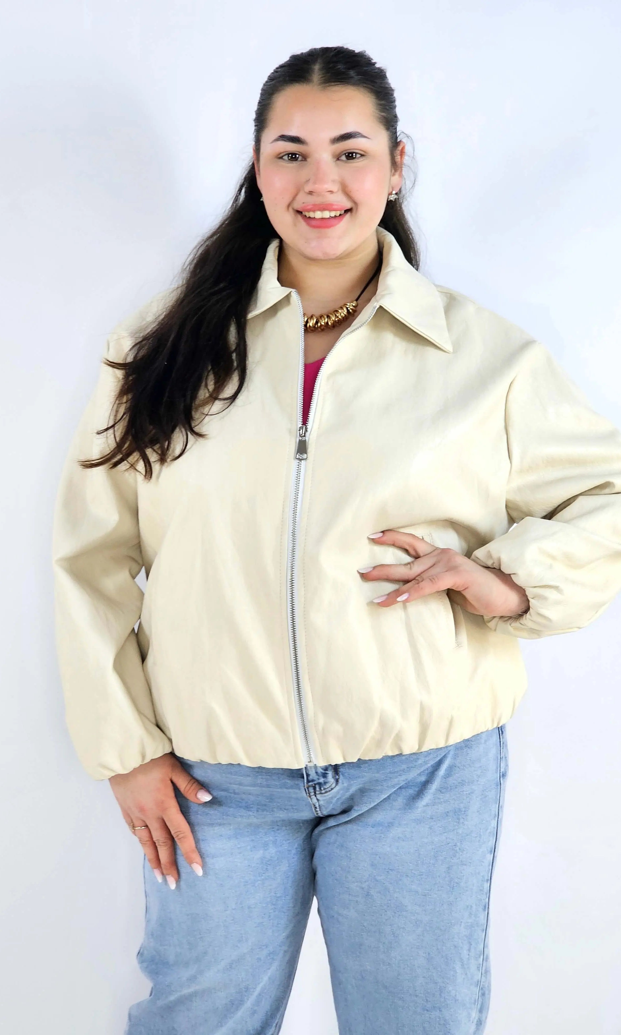 Kurtka plus size oversize z kołnierzem – miejska elegancja w nowoczesnym wydaniu Stylowa XL