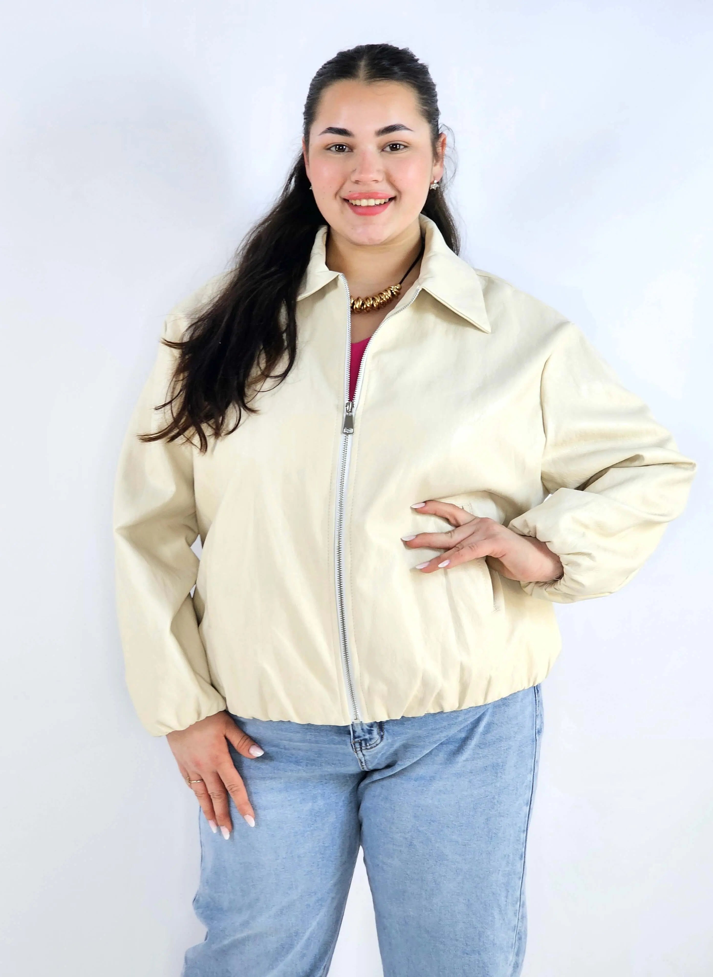 Kurtka plus size oversize z kołnierzem – miejska elegancja w nowoczesnym wydaniu Stylowa XL