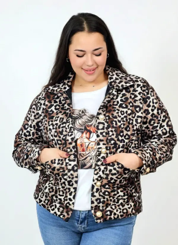 Kurtka plus size w panterkę – modny fason XXL z guzikami Stylowa XL