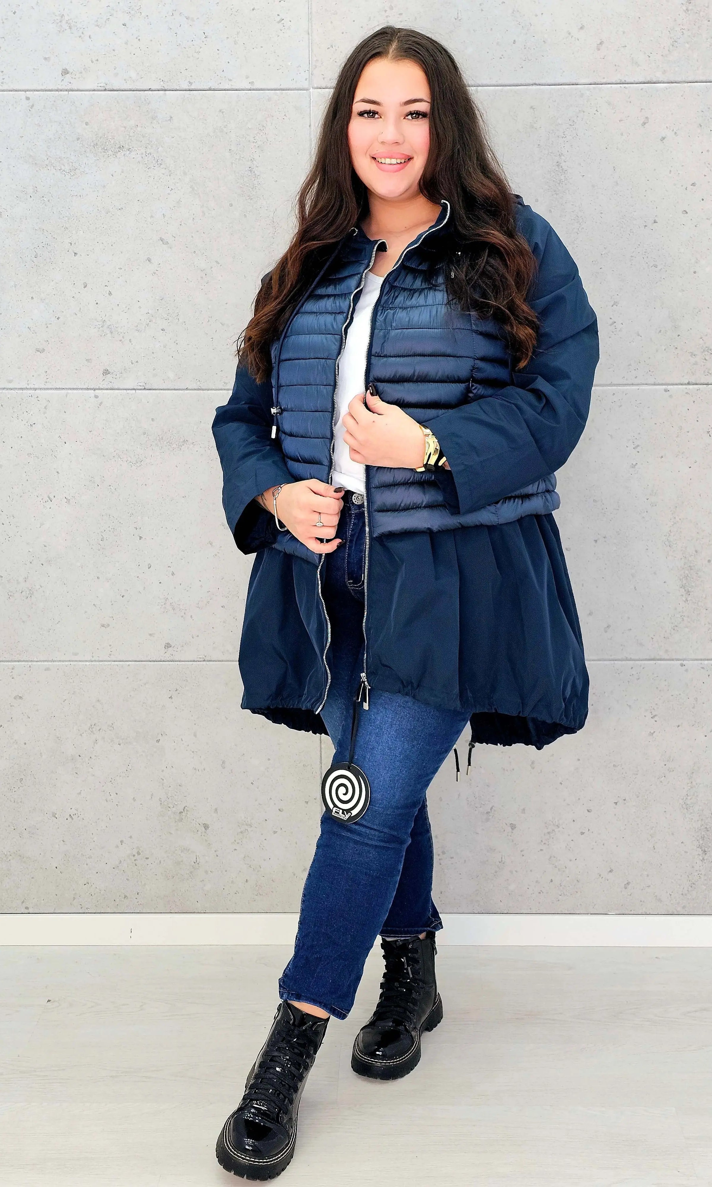 Lekka kurtka plus size z kapturem – stylowa i wygodna propozycja na wiosnę Stylowa XL