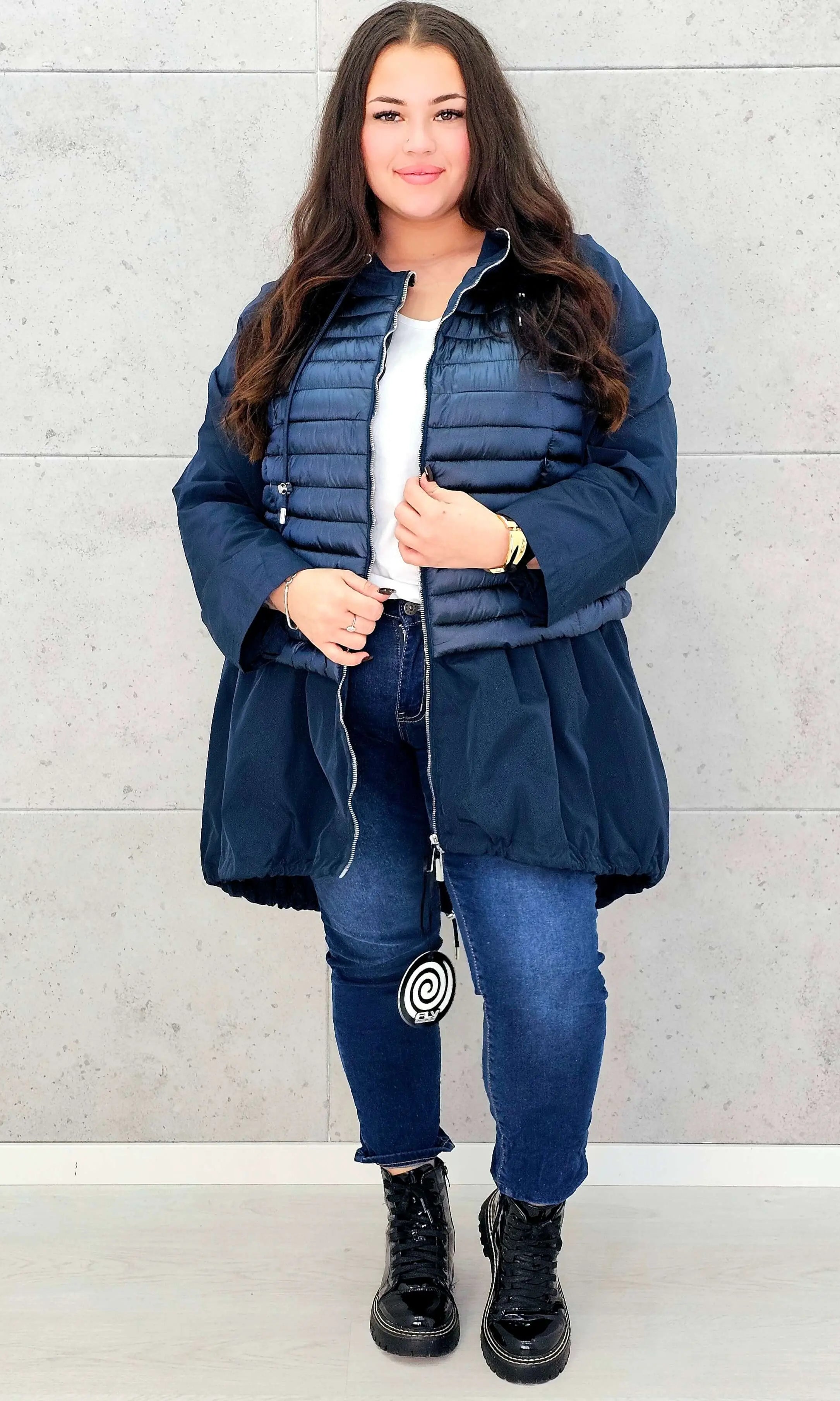 Lekka kurtka plus size z kapturem – stylowa i wygodna propozycja na wiosnę Stylowa XL