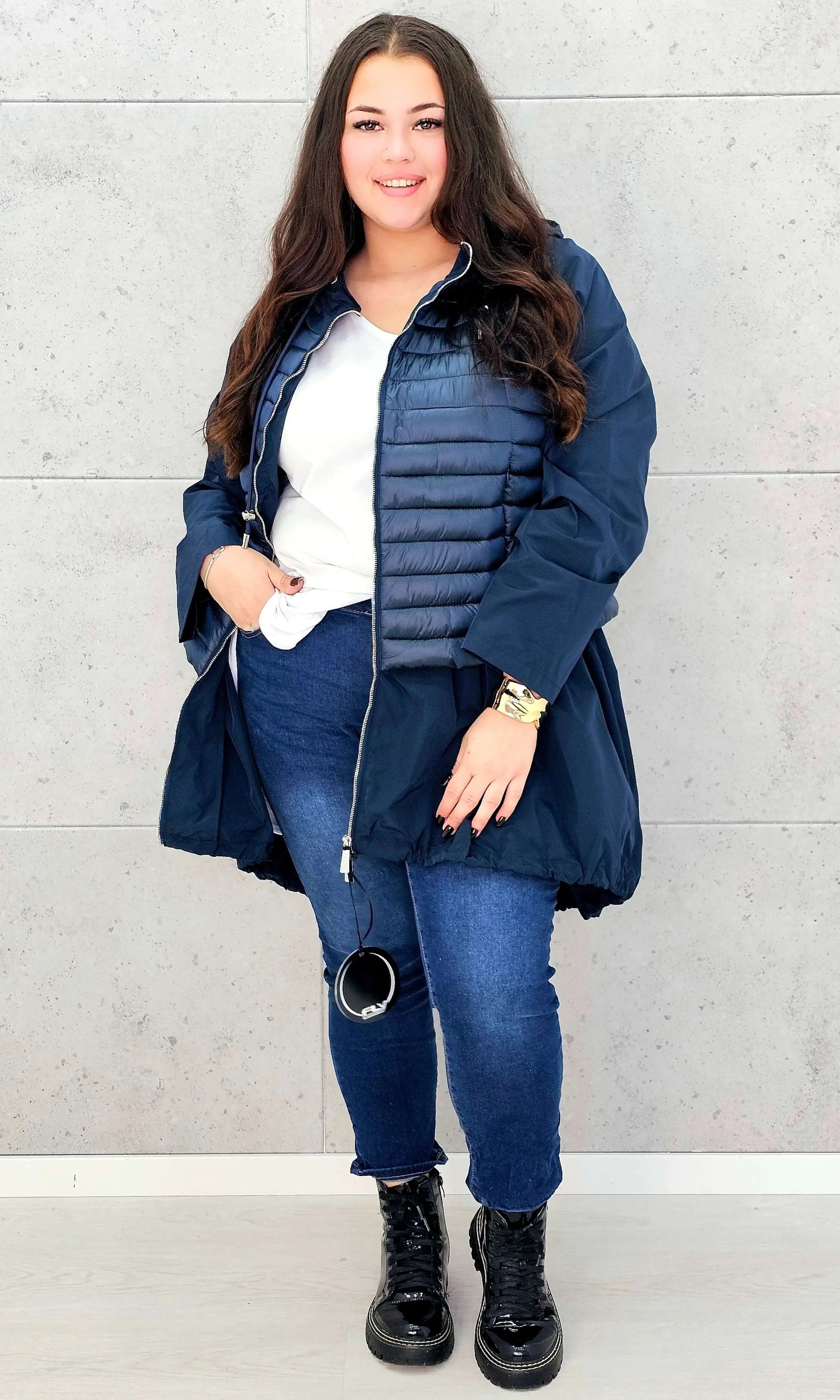 Lekka kurtka plus size z kapturem – stylowa i wygodna propozycja na wiosnę Stylowa XL