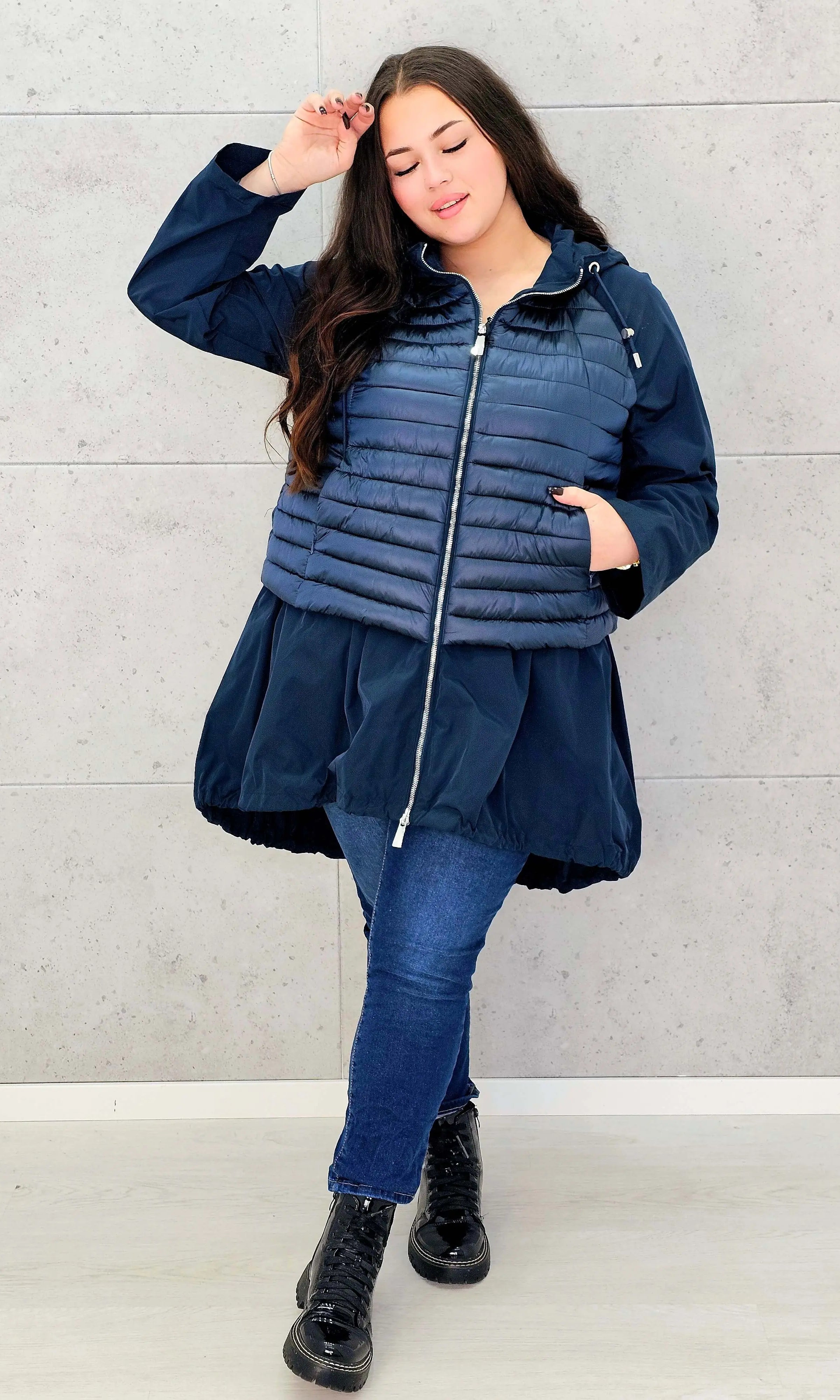 Lekka kurtka plus size z kapturem – stylowa i wygodna propozycja na wiosnę Stylowa XL