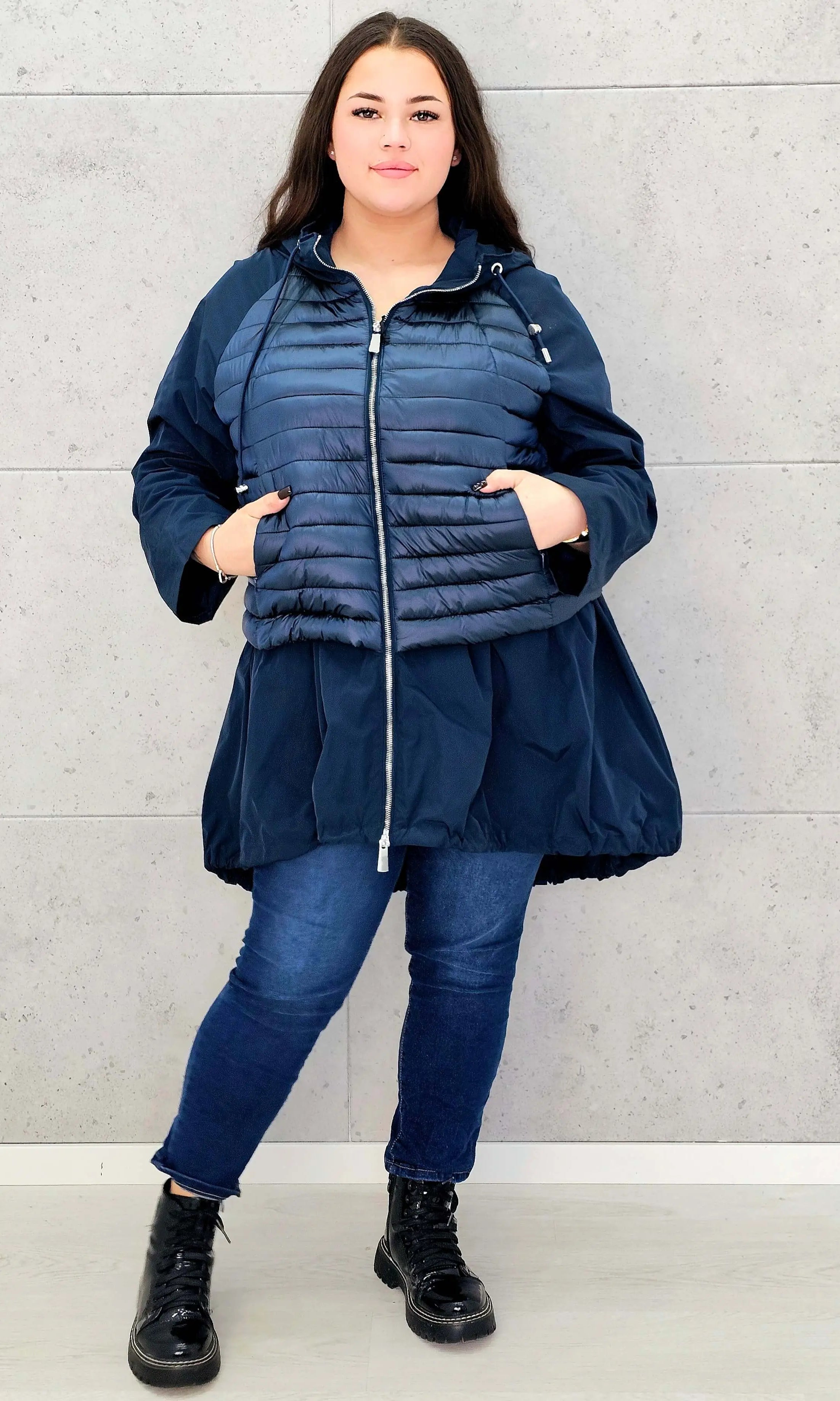 Lekka kurtka plus size z kapturem – stylowa i wygodna propozycja na wiosnę Stylowa XL