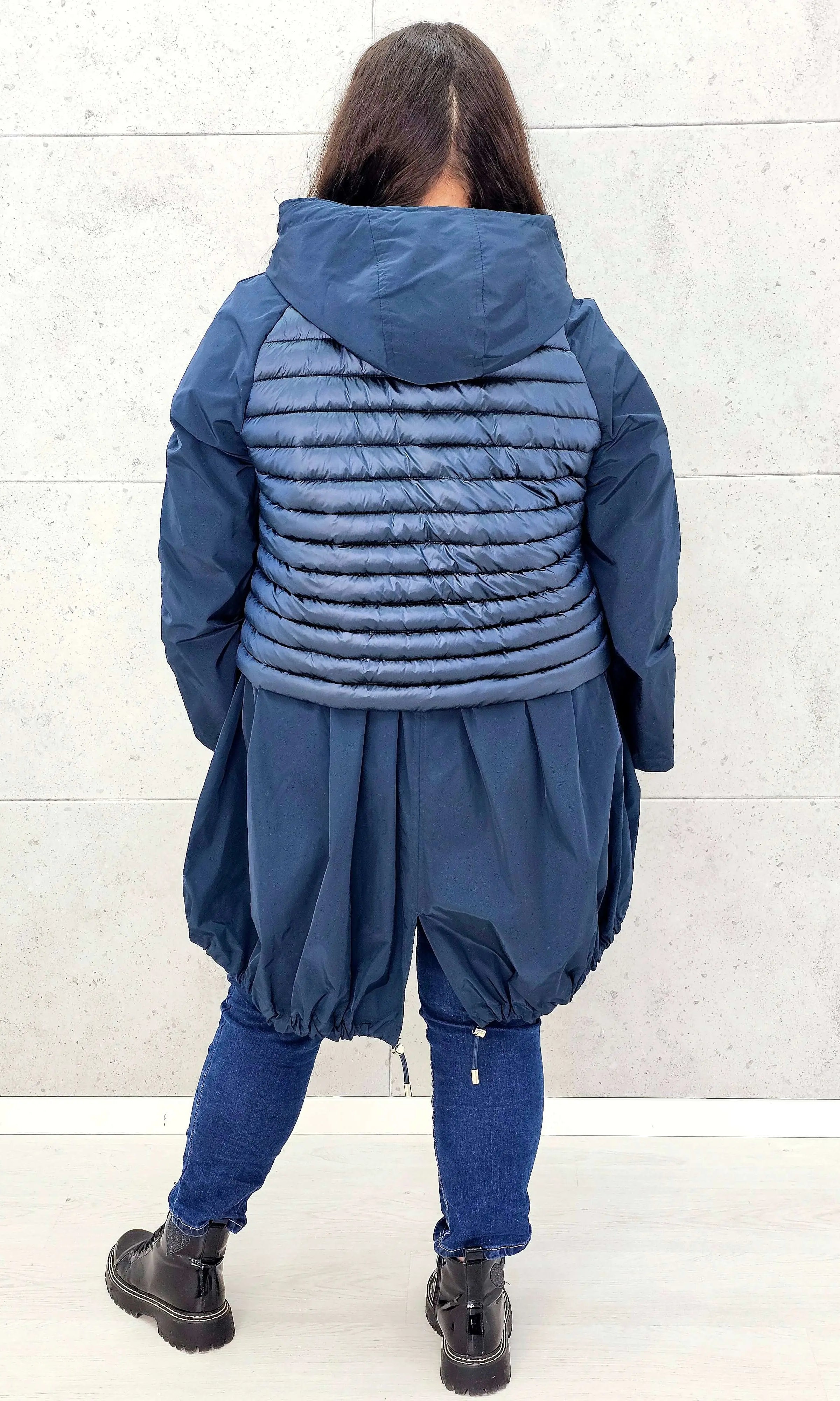 Lekka kurtka plus size z kapturem – stylowa i wygodna propozycja na wiosnę Stylowa XL