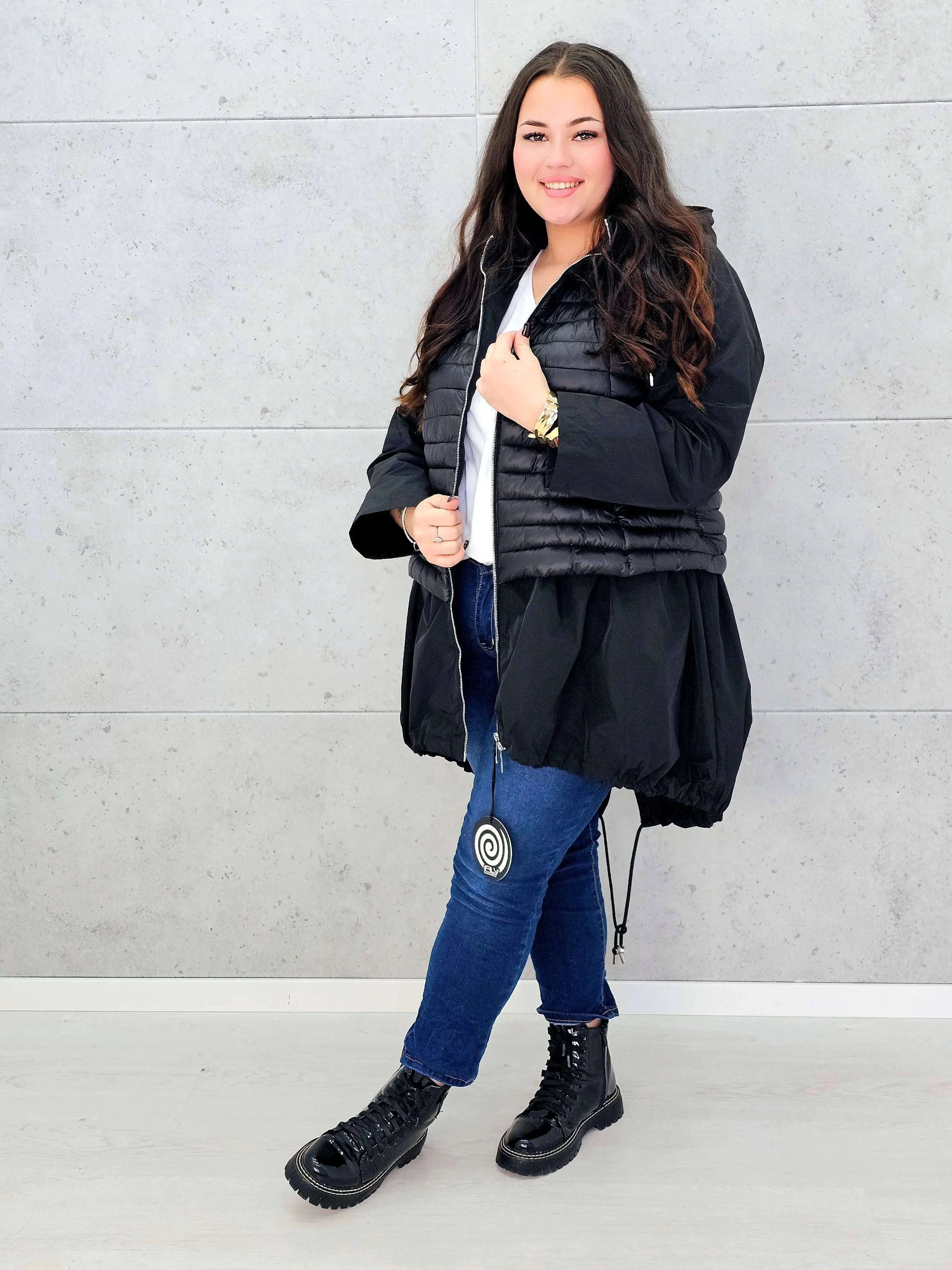 Lekka kurtka plus size z kapturem – stylowa i wygodna propozycja na wiosnę Stylowa XL