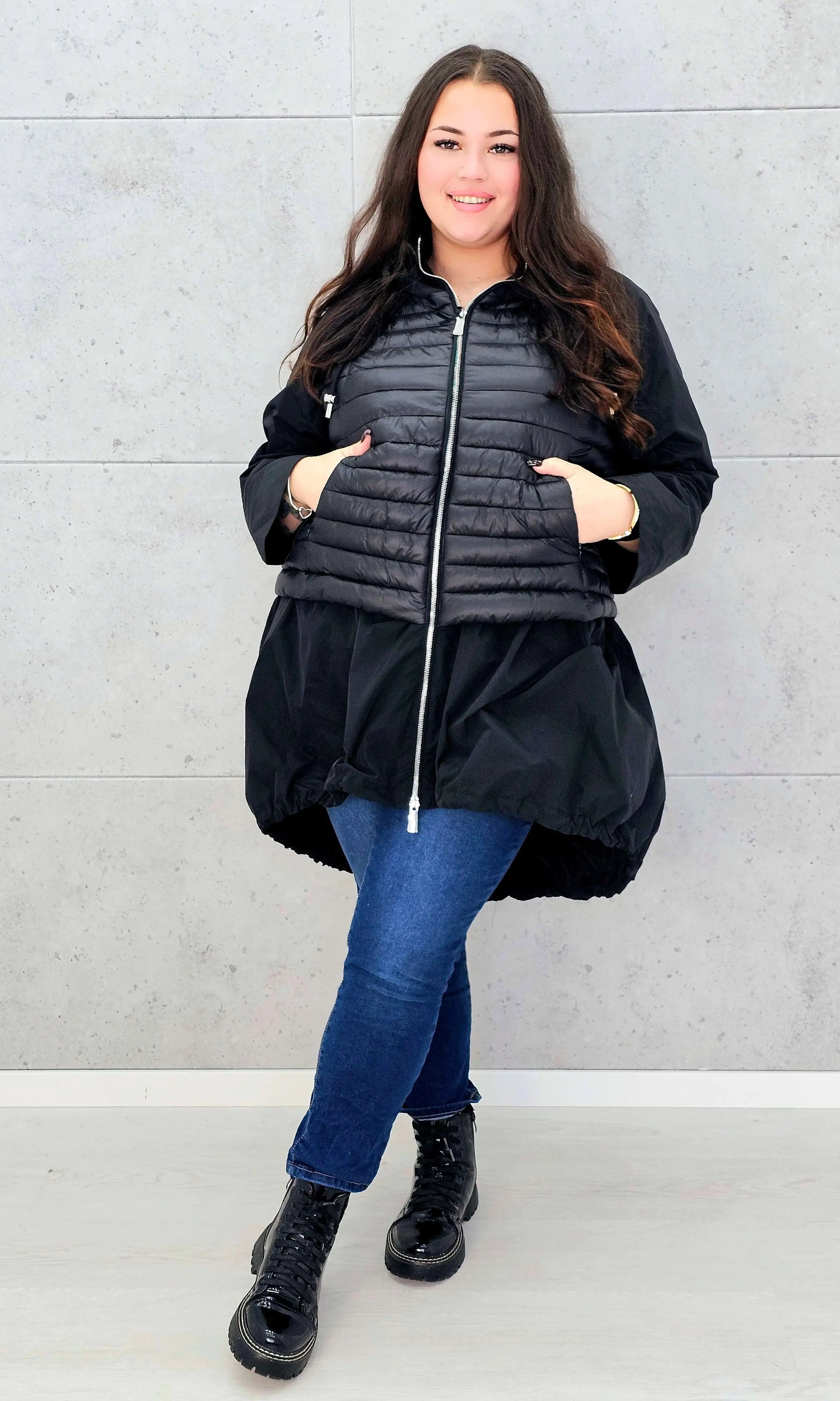 Lekka kurtka plus size z kapturem – stylowa i wygodna propozycja na wiosnę Stylowa XL