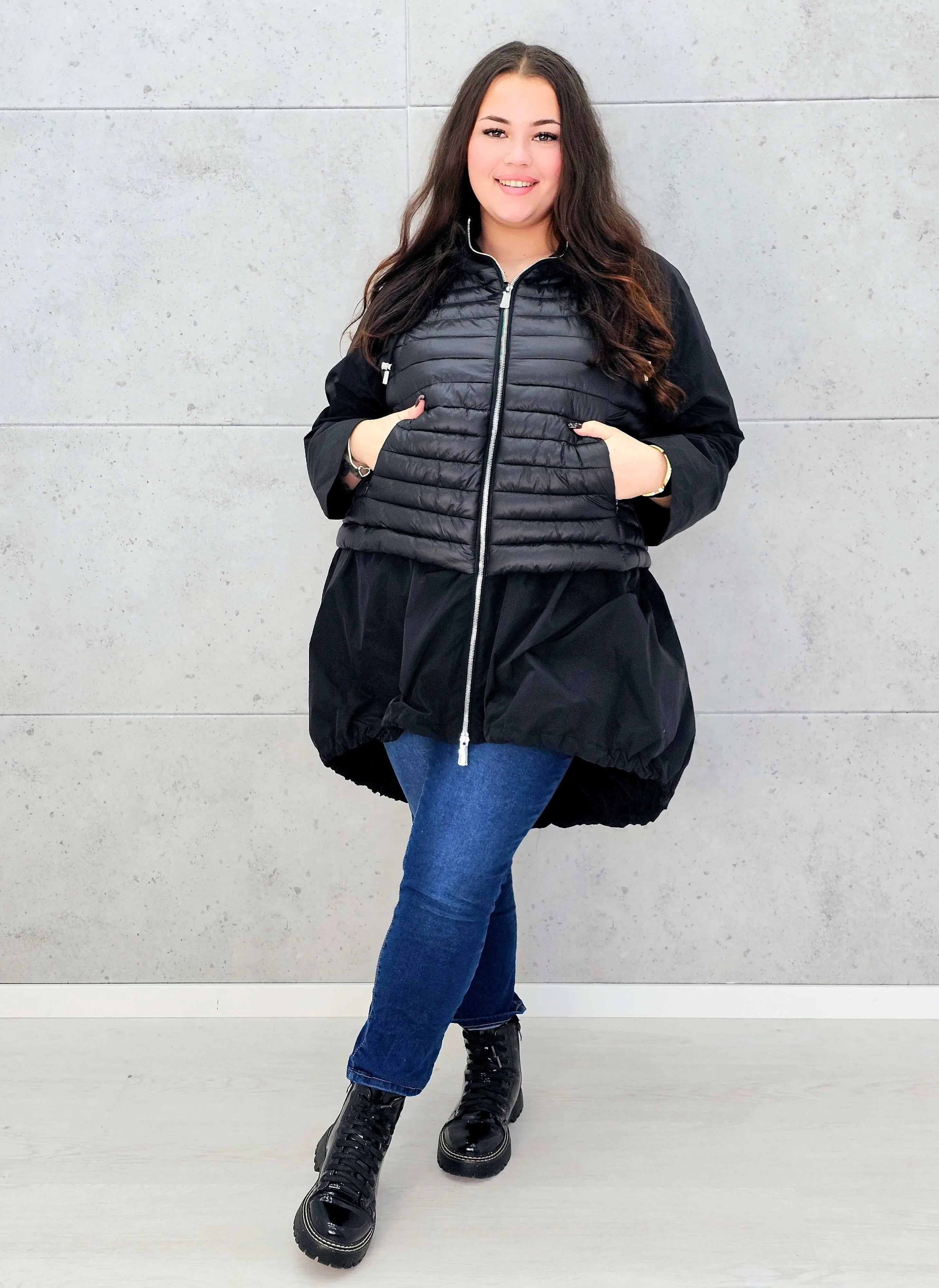 Lekka kurtka plus size z kapturem – stylowa i wygodna propozycja na wiosnę Stylowa XL