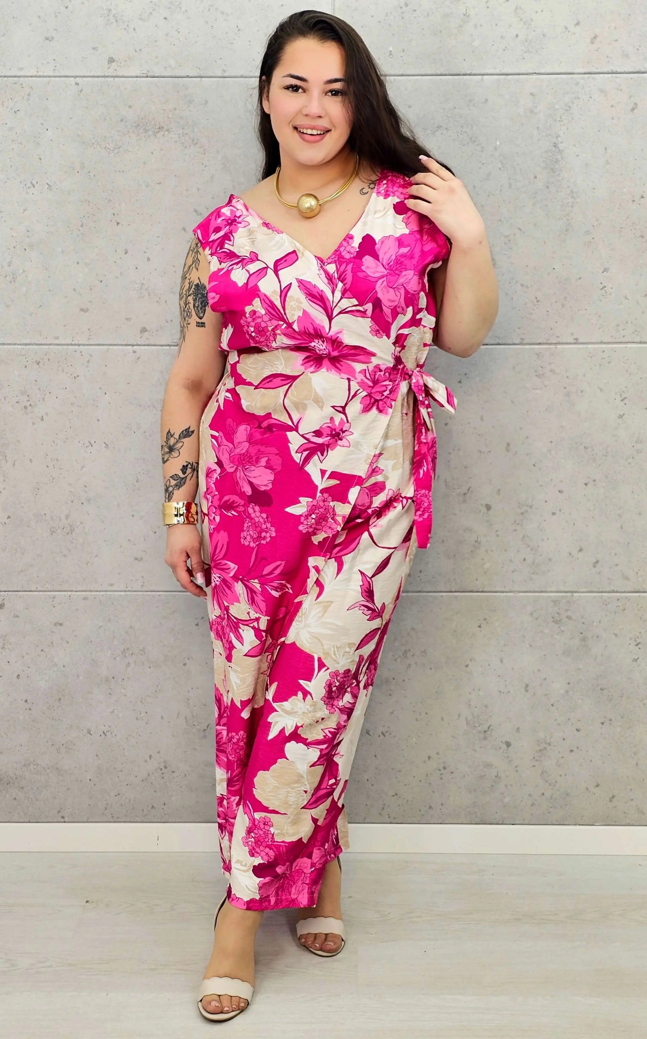 Letni kombinezon z kopertowym dekoltem Stylowa XL